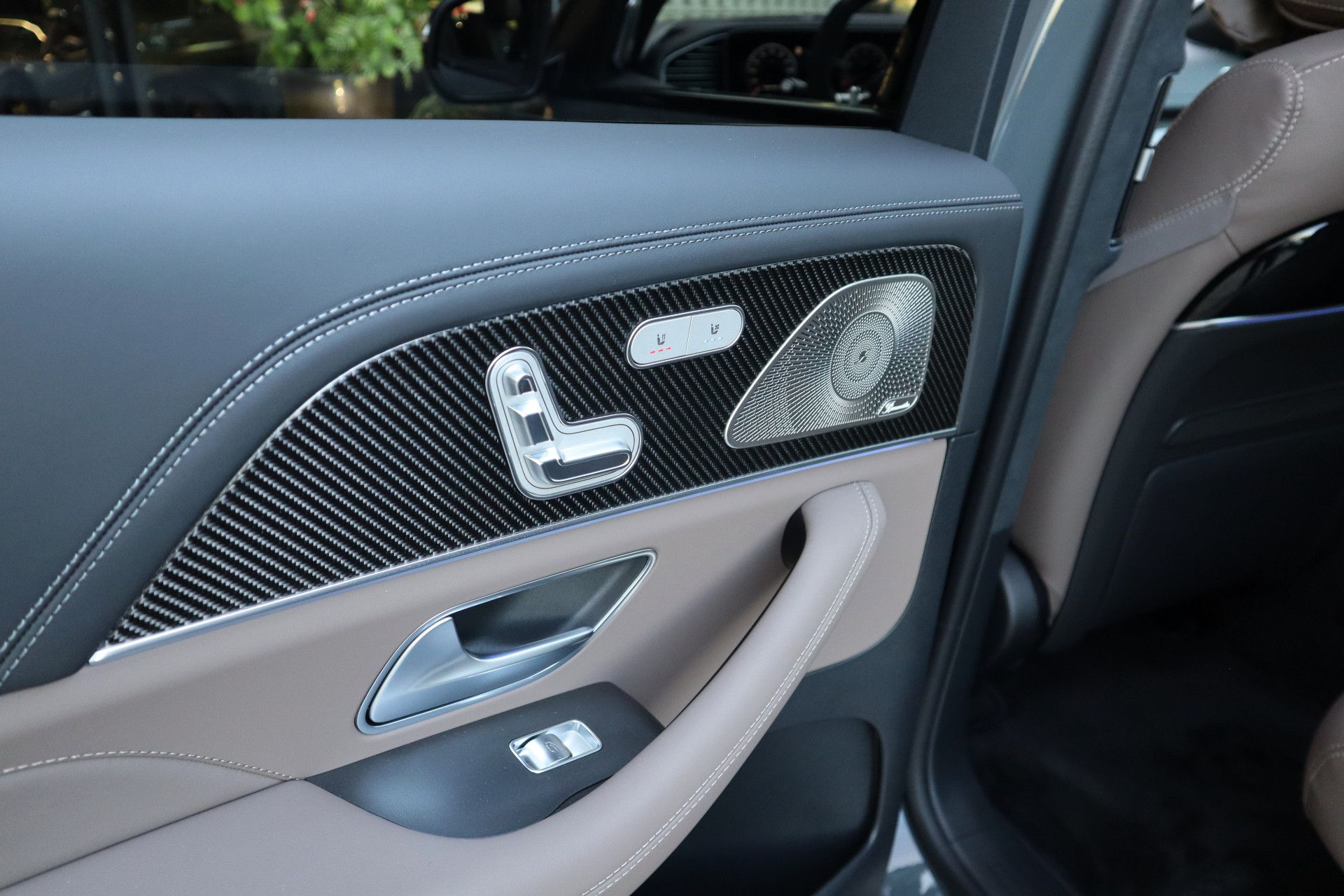 Afbeelding Mercedes-AMG GLS 63  4MATIC+ | Manufaktur Siliziumgrijs, Manufaktur interieur, Keramisch, Carbon interieur, Burmester High End 3D, Entertainment, Massagestoelen, Rij-ass. Plus pakket, Standkachel, Driver's Package