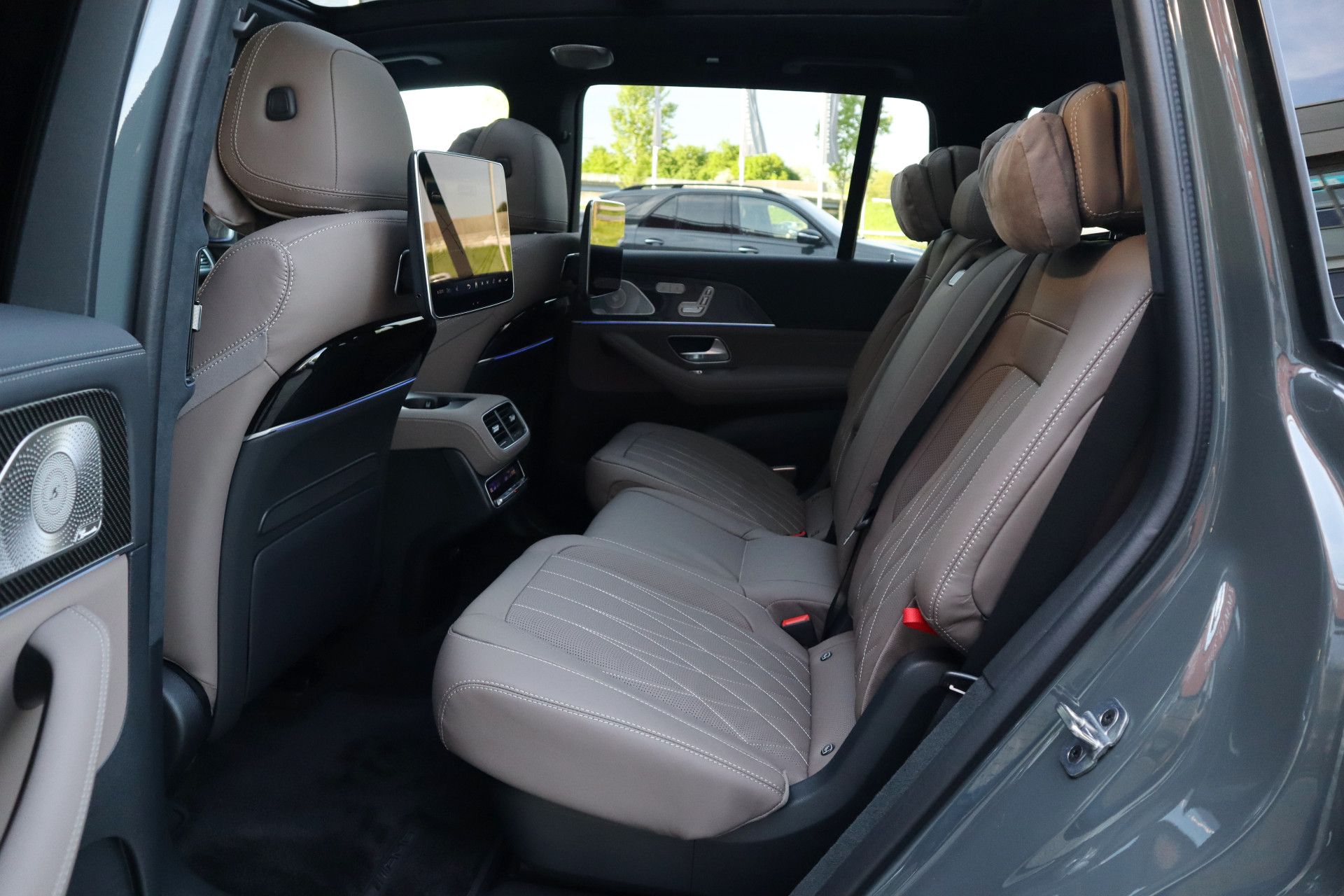 Afbeelding Mercedes-AMG GLS 63  4MATIC+ | Manufaktur Siliziumgrijs, Manufaktur interieur, Keramisch, Carbon interieur, Burmester High End 3D, Entertainment, Massagestoelen, Rij-ass. Plus pakket, Standkachel, Driver's Package