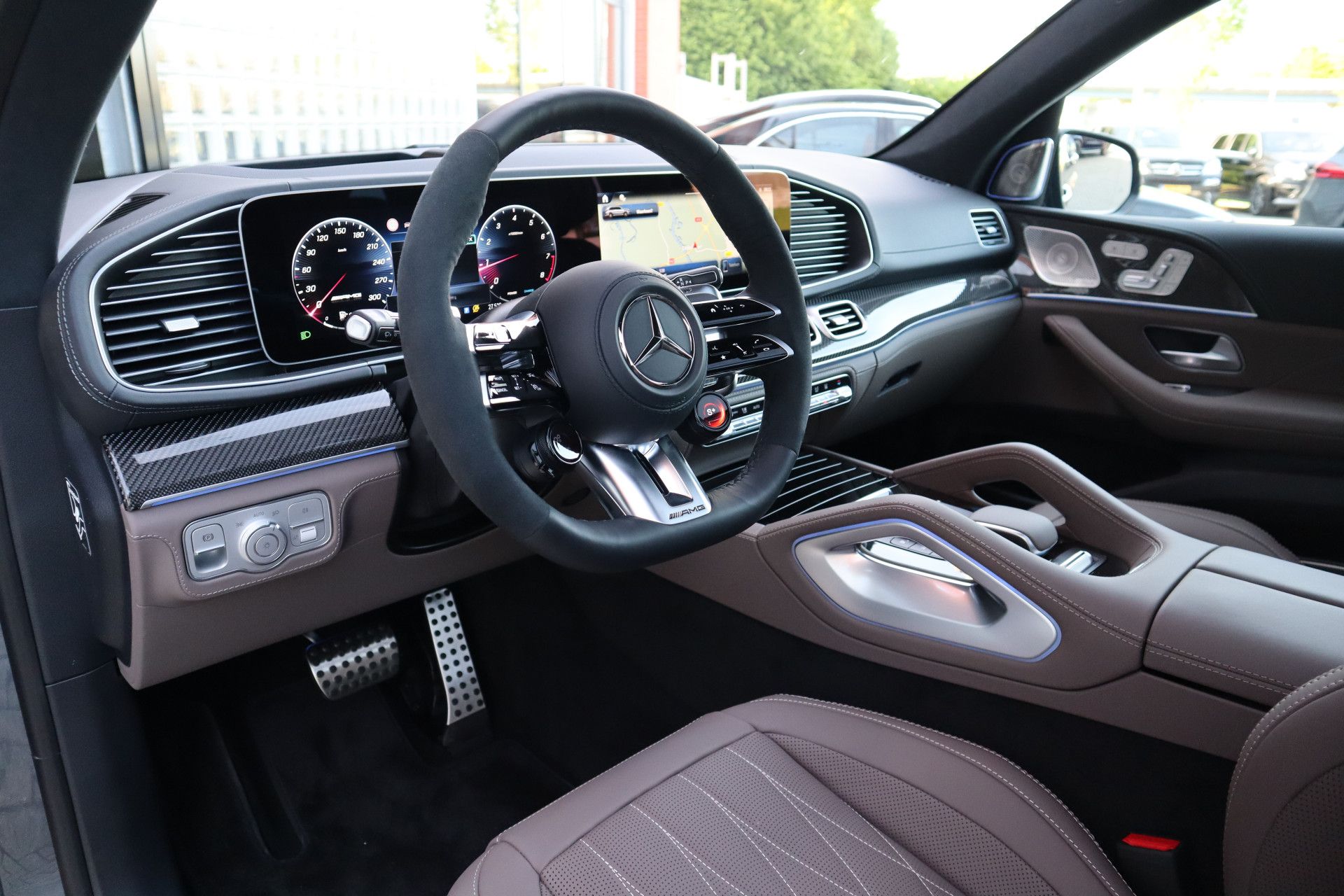 Afbeelding Mercedes-AMG GLS 63  4MATIC+ | Manufaktur Siliziumgrijs, Manufaktur interieur, Keramisch, Carbon interieur, Burmester High End 3D, Entertainment, Massagestoelen, Rij-ass. Plus pakket, Standkachel, Driver's Package