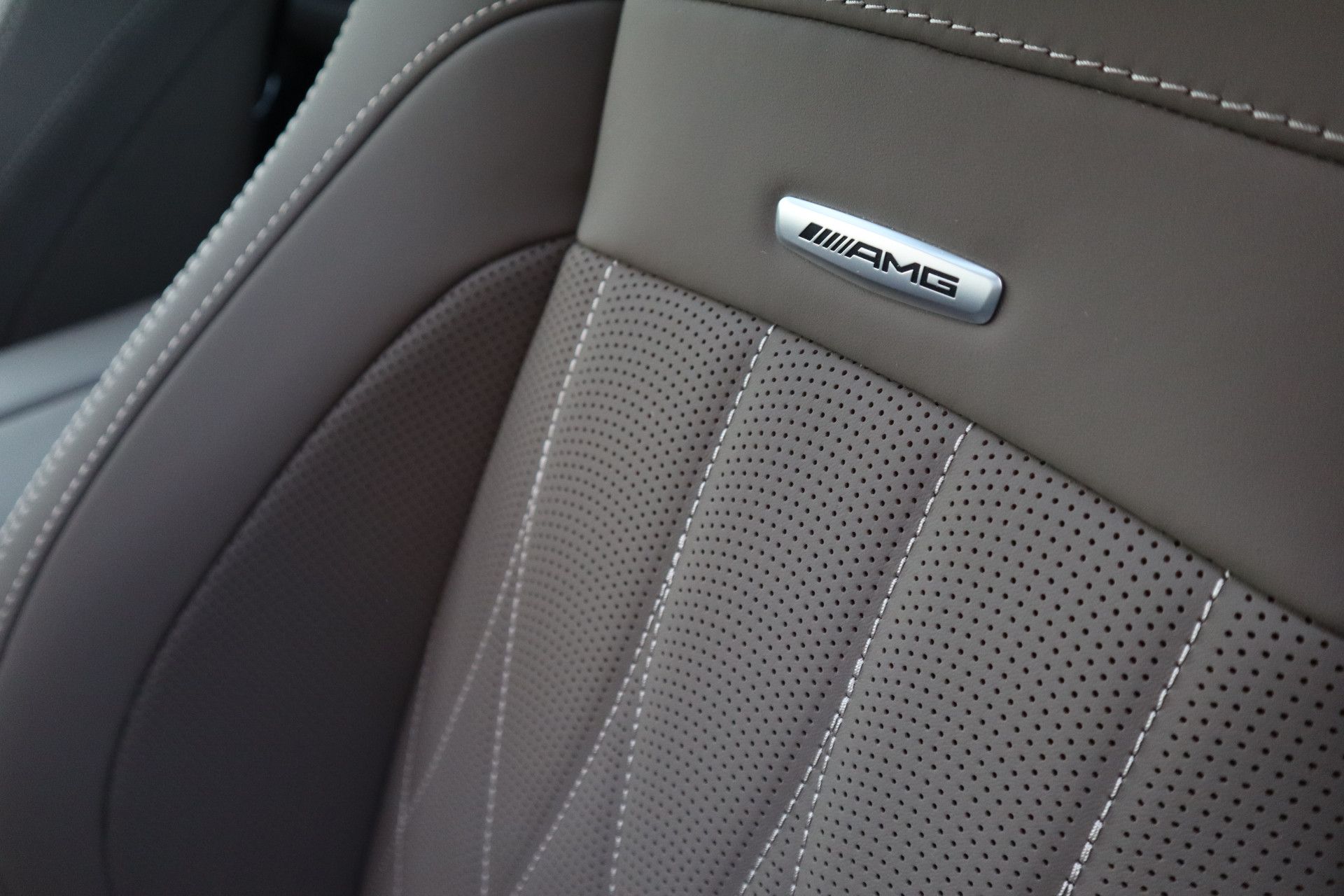 Afbeelding Mercedes-AMG GLS 63  4MATIC+ | Manufaktur Siliziumgrijs, Manufaktur interieur, Keramisch, Carbon interieur, Burmester High End 3D, Entertainment, Massagestoelen, Rij-ass. Plus pakket, Standkachel, Driver's Package