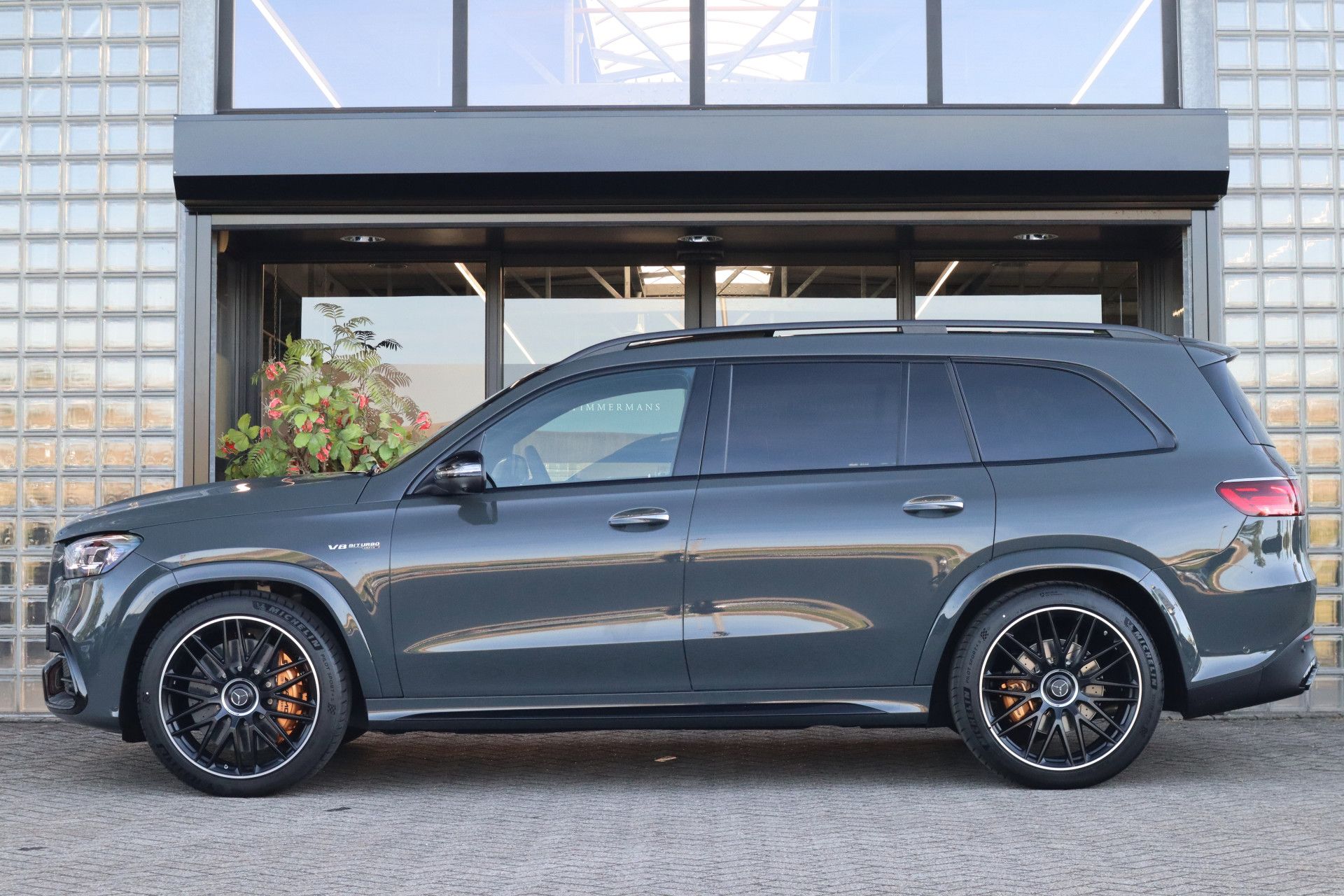 Afbeelding Mercedes-AMG GLS 63  4MATIC+ | Manufaktur Siliziumgrijs, Manufaktur interieur, Keramisch, Carbon interieur, Burmester High End 3D, Entertainment, Massagestoelen, Rij-ass. Plus pakket, Standkachel, Driver's Package