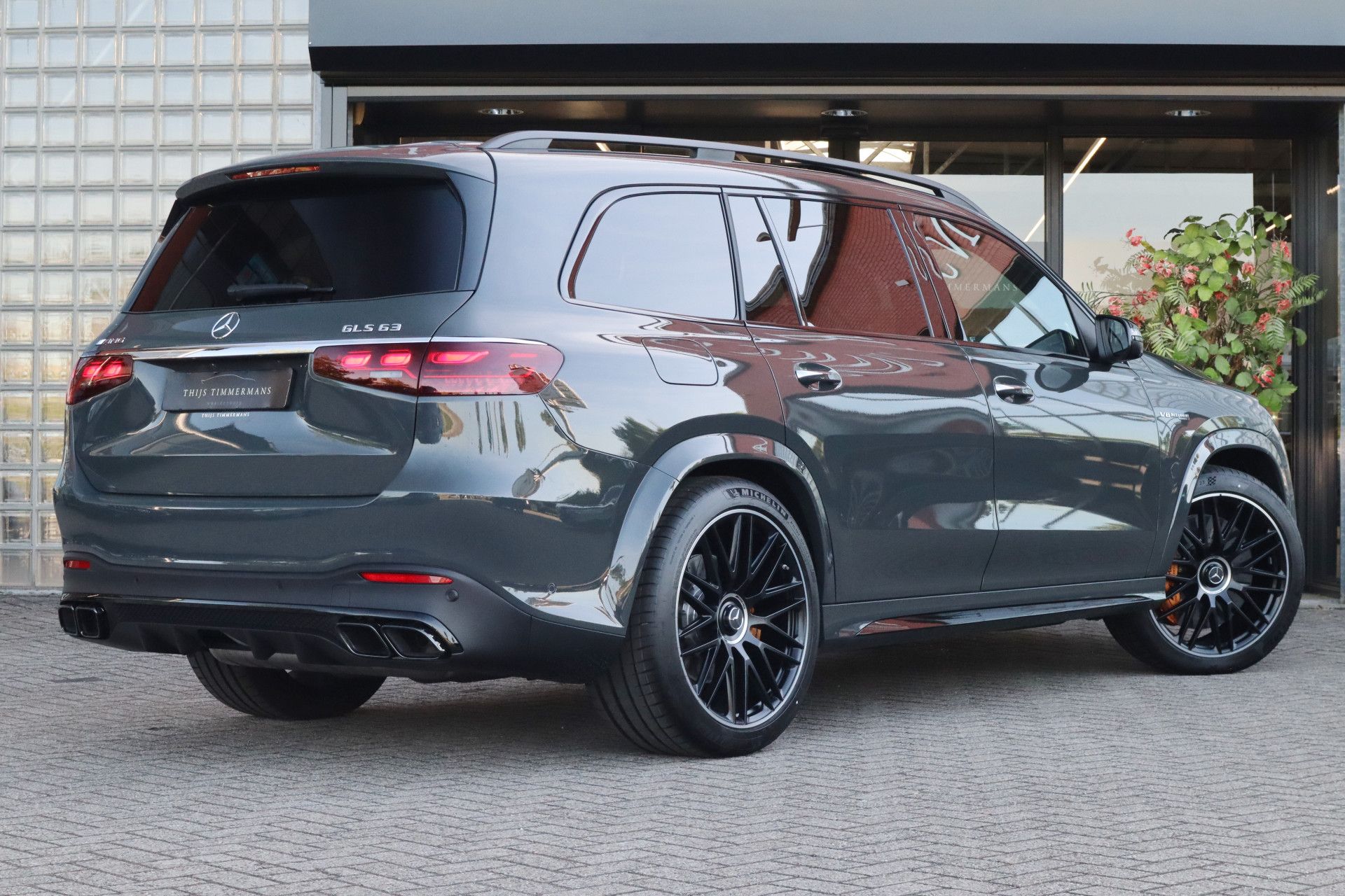 Afbeelding Mercedes-AMG GLS 63  4MATIC+ | Manufaktur Siliziumgrijs, Manufaktur interieur, Keramisch, Carbon interieur, Burmester High End 3D, Entertainment, Massagestoelen, Rij-ass. Plus pakket, Standkachel, Driver's Package