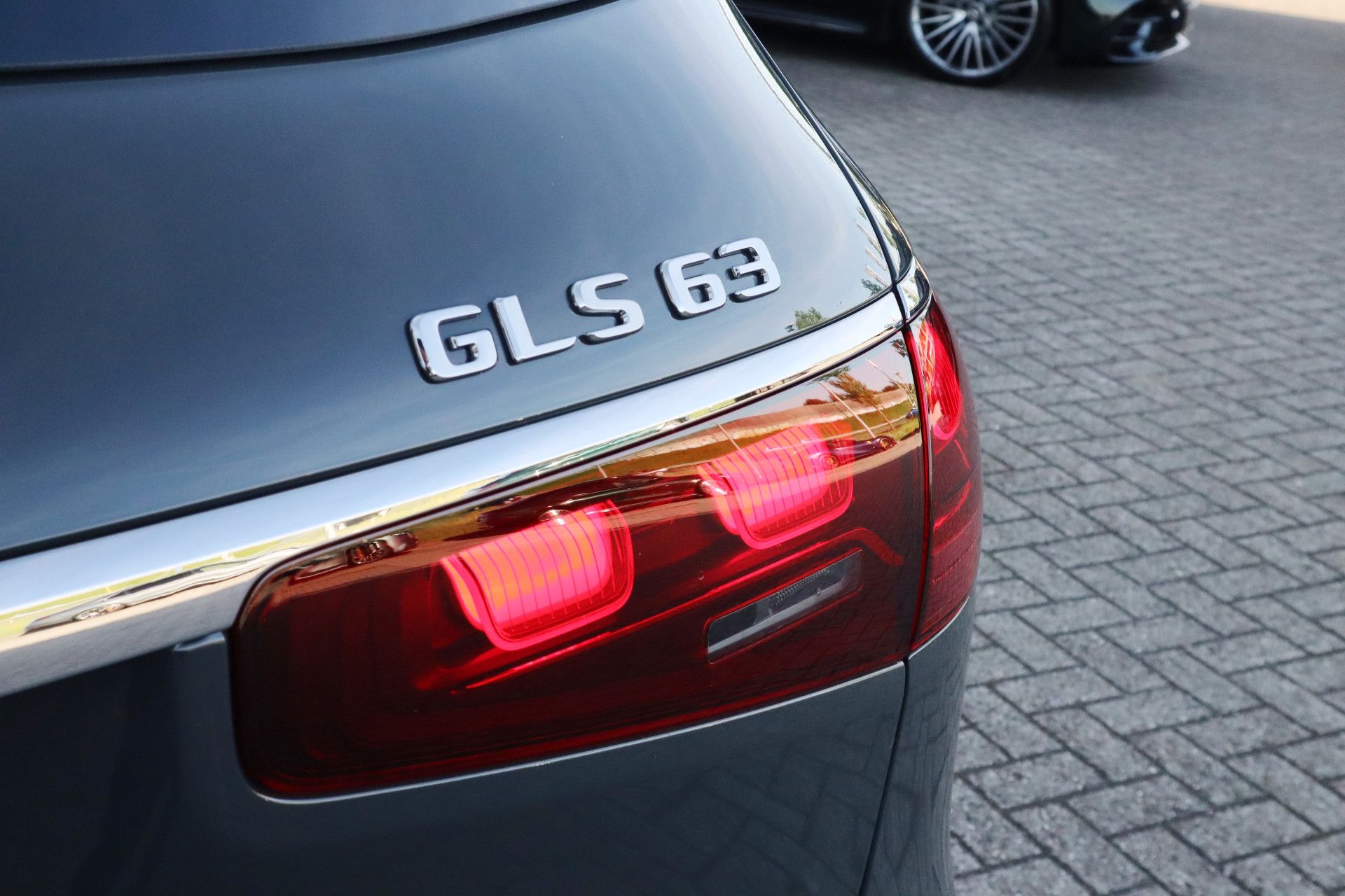 Afbeelding Mercedes-AMG GLS 63  4MATIC+ | Manufaktur Siliziumgrijs, Manufaktur interieur, Keramisch, Carbon interieur, Burmester High End 3D, Entertainment, Massagestoelen, Rij-ass. Plus pakket, Standkachel, Driver's Package