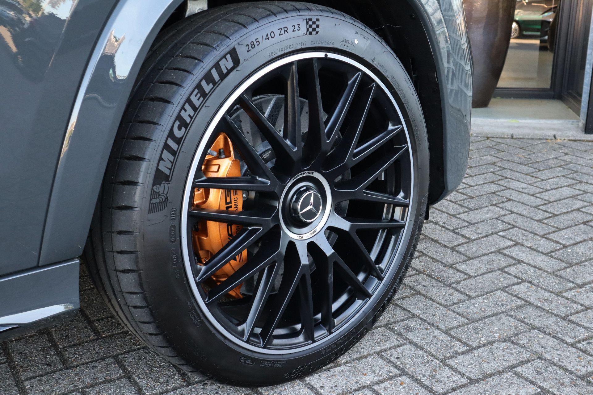 Afbeelding Mercedes-AMG GLS 63  4MATIC+ | Manufaktur Siliziumgrijs, Manufaktur interieur, Keramisch, Carbon interieur, Burmester High End 3D, Entertainment, Massagestoelen, Rij-ass. Plus pakket, Standkachel, Driver's Package