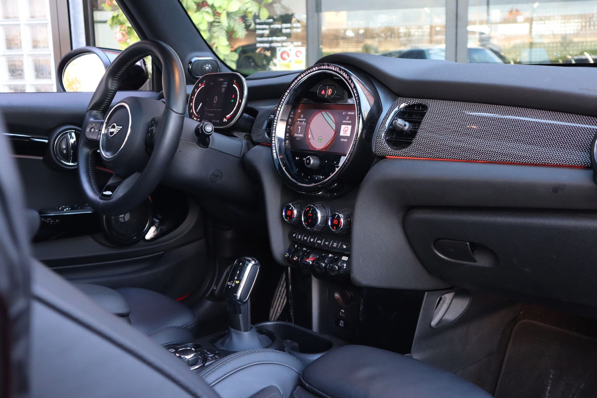 Afbeelding MINI Mini John Cooper Works | Chili Red, Active Cruise Control, Mini Yours Leder, Harman/Kardon, Panoramadak, Apple Carplay, Head-up display, Stoelverwarming, Stuurverwarming, Achteruitrijcamera, Keyless Entry