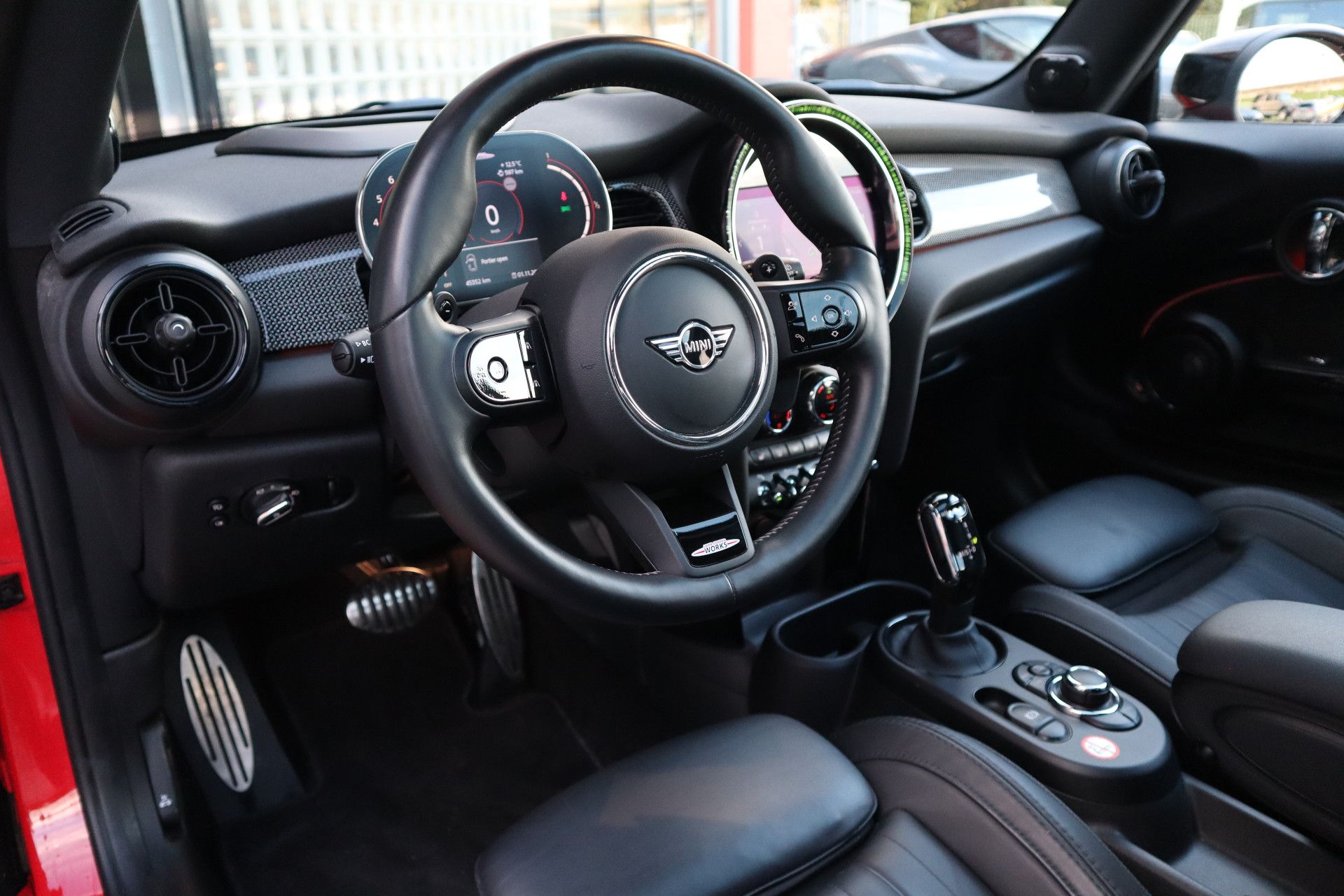 Afbeelding MINI Mini John Cooper Works | Chili Red, Active Cruise Control, Mini Yours Leder, Harman/Kardon, Panoramadak, Apple Carplay, Head-up display, Stoelverwarming, Stuurverwarming, Achteruitrijcamera, Keyless Entry