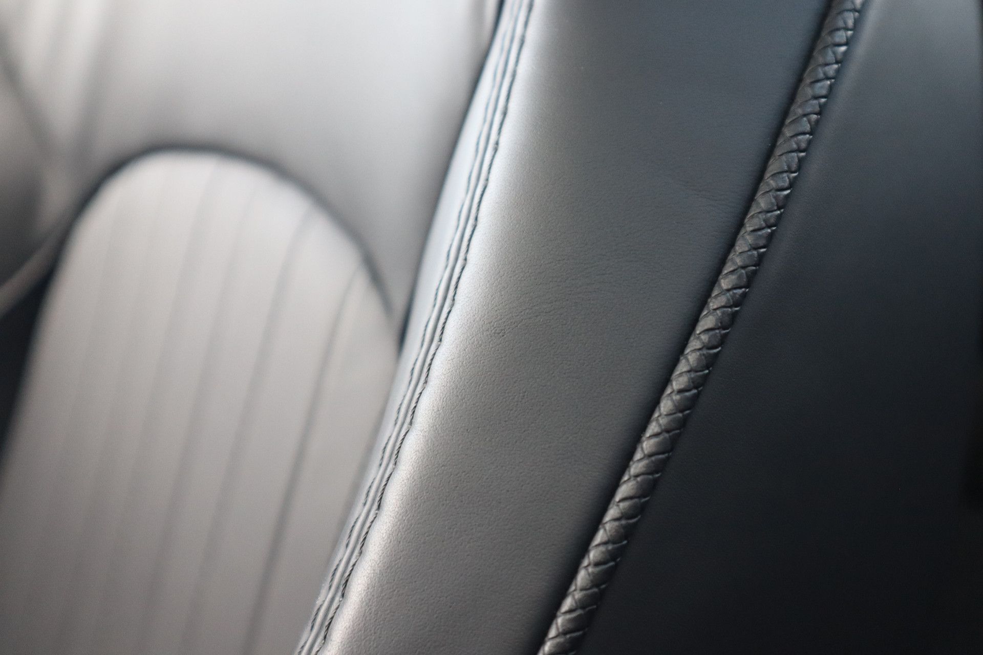 Afbeelding MINI Mini John Cooper Works | Chili Red, Active Cruise Control, Mini Yours Leder, Harman/Kardon, Panoramadak, Apple Carplay, Head-up display, Stoelverwarming, Stuurverwarming, Achteruitrijcamera, Keyless Entry