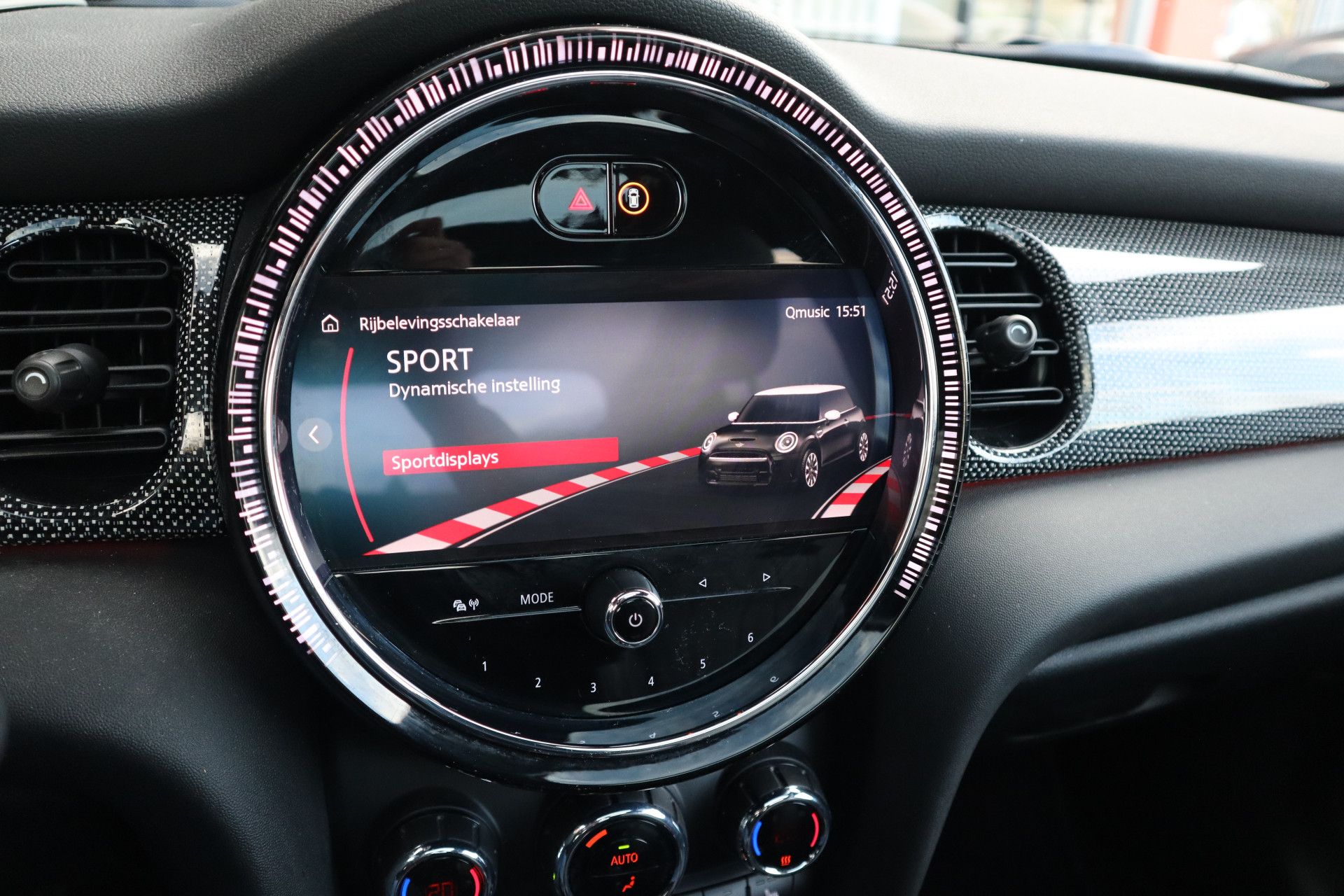 Afbeelding MINI Mini John Cooper Works | Chili Red, Active Cruise Control, Mini Yours Leder, Harman/Kardon, Panoramadak, Apple Carplay, Head-up display, Stoelverwarming, Stuurverwarming, Achteruitrijcamera, Keyless Entry