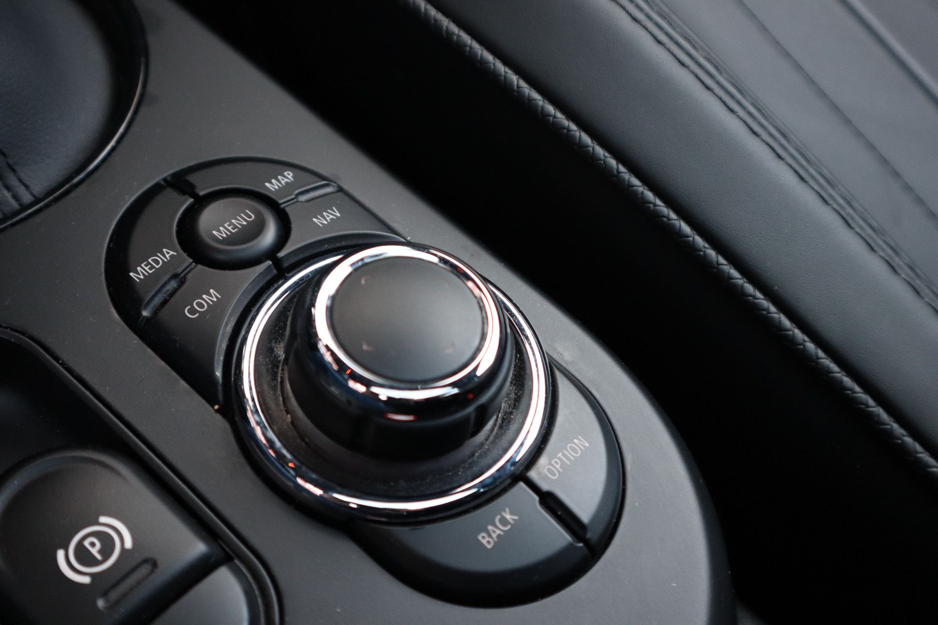 Afbeelding MINI Mini John Cooper Works | Chili Red, Active Cruise Control, Mini Yours Leder, Harman/Kardon, Panoramadak, Apple Carplay, Head-up display, Stoelverwarming, Stuurverwarming, Achteruitrijcamera, Keyless Entry