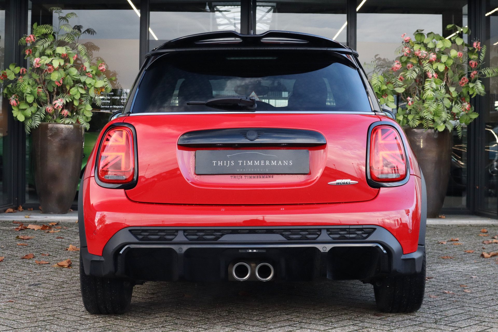 Afbeelding MINI Mini John Cooper Works | Chili Red, Active Cruise Control, Mini Yours Leder, Harman/Kardon, Panoramadak, Apple Carplay, Head-up display, Stoelverwarming, Stuurverwarming, Achteruitrijcamera, Keyless Entry