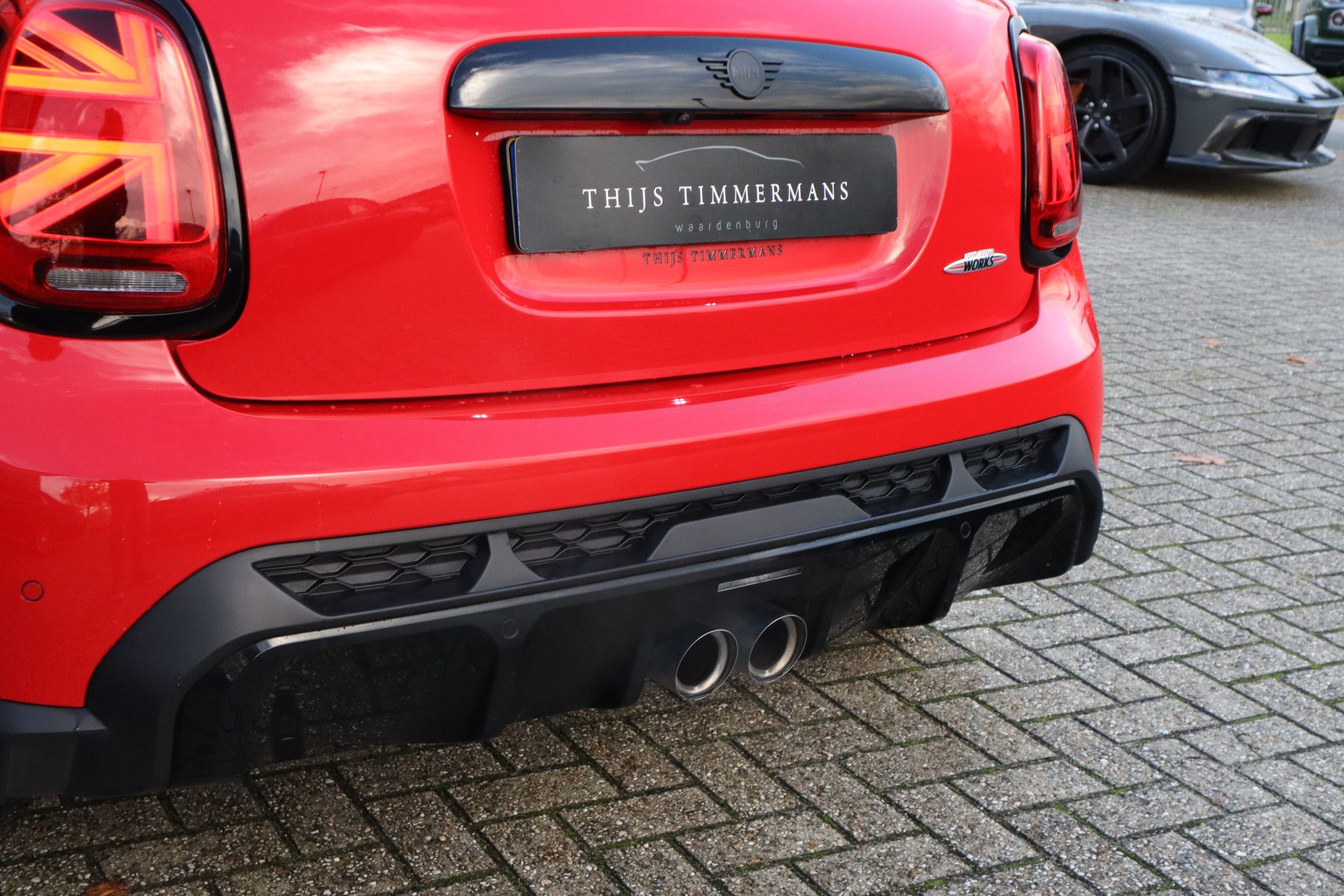 Afbeelding MINI Mini John Cooper Works | Chili Red, Active Cruise Control, Mini Yours Leder, Harman/Kardon, Panoramadak, Apple Carplay, Head-up display, Stoelverwarming, Stuurverwarming, Achteruitrijcamera, Keyless Entry