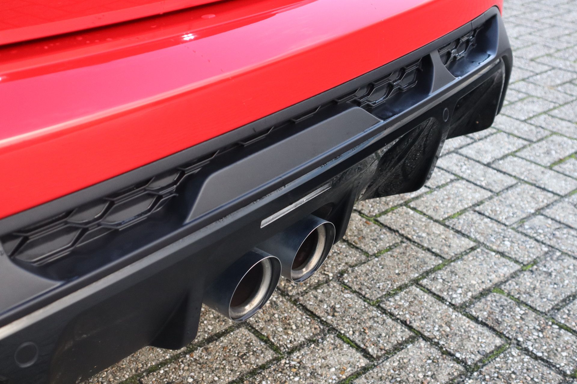 Afbeelding MINI Mini John Cooper Works | Chili Red, Active Cruise Control, Mini Yours Leder, Harman/Kardon, Panoramadak, Apple Carplay, Head-up display, Stoelverwarming, Stuurverwarming, Achteruitrijcamera, Keyless Entry