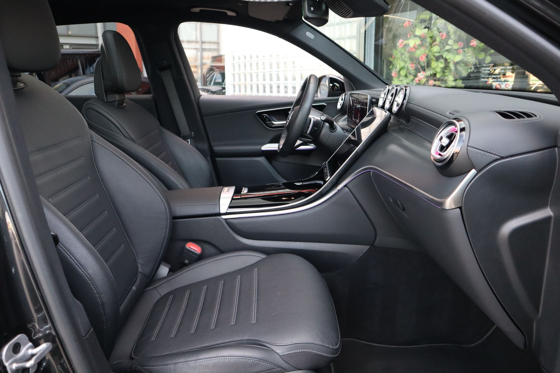 Afbeelding Mercedes-Benz GLC 200 4MATIC | AMG-Line, Luchtvering, Achterasbest., Rij-ass. pakket, Burmester, Pano, Memory, Stoelverwarming, Digital Light