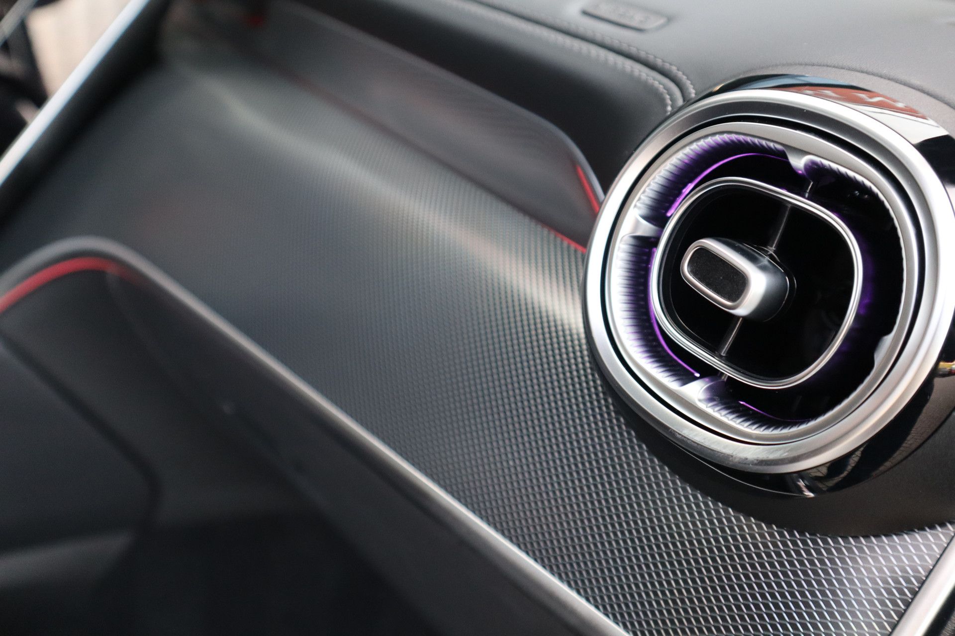 Afbeelding Mercedes-Benz GLC 200 4MATIC | AMG-Line, Luchtvering, Achterasbest., Rij-ass. pakket, Burmester, Pano, Memory, Stoelverwarming, Digital Light