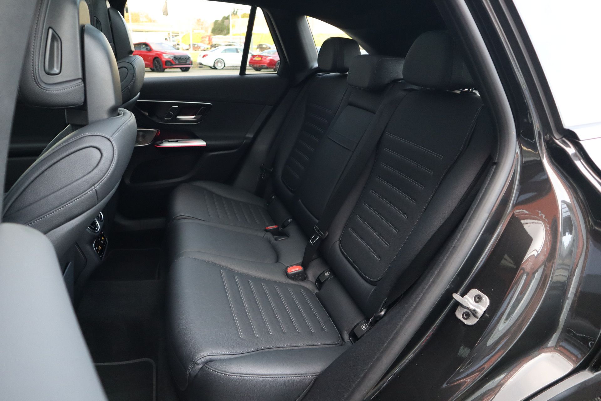 Afbeelding Mercedes-Benz GLC 200 4MATIC | AMG-Line, Luchtvering, Achterasbest., Rij-ass. pakket, Burmester, Pano, Memory, Stoelverwarming, Digital Light