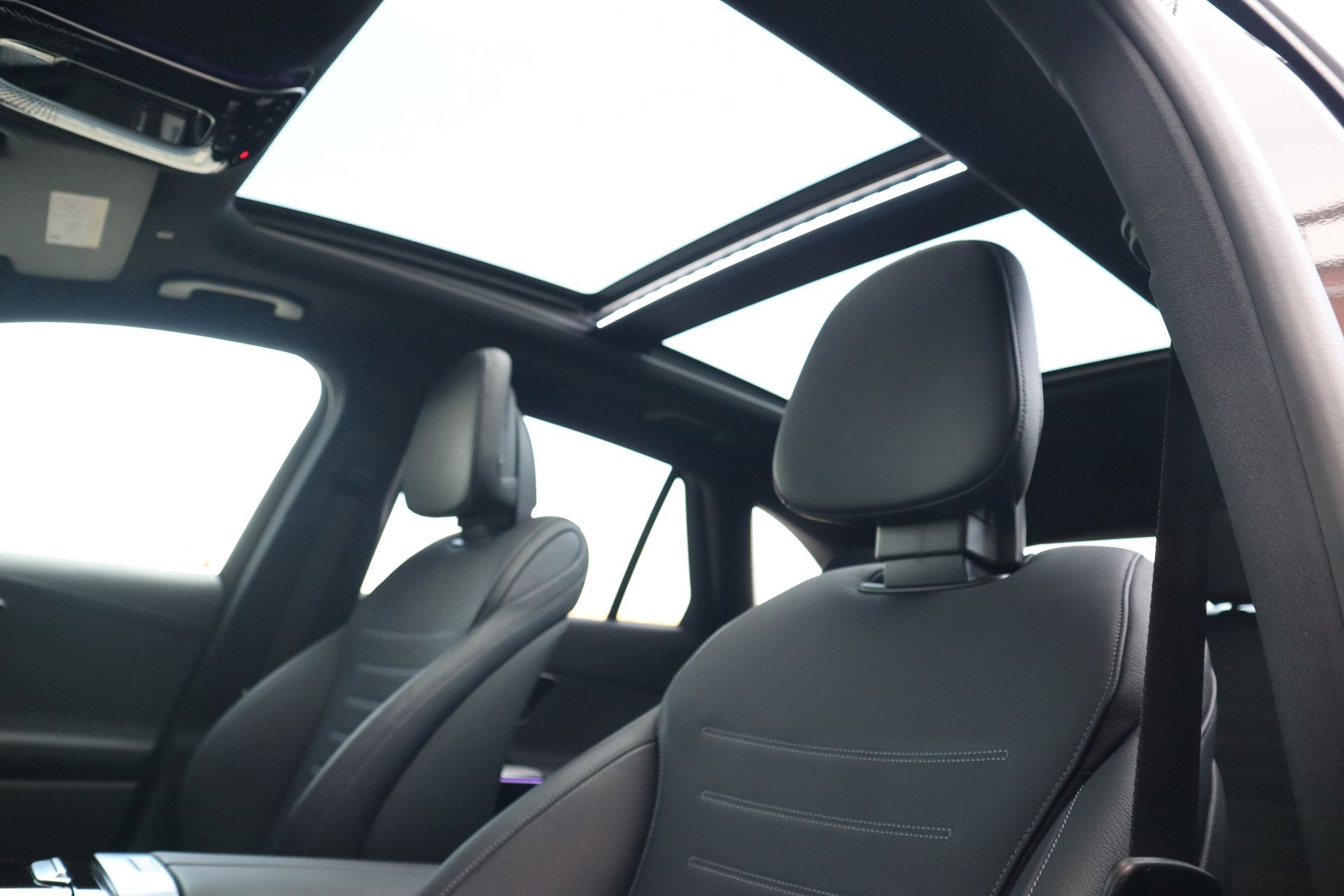 Afbeelding Mercedes-Benz GLC 200 4MATIC | AMG-Line, Luchtvering, Achterasbest., Rij-ass. pakket, Burmester, Pano, Memory, Stoelverwarming, Digital Light