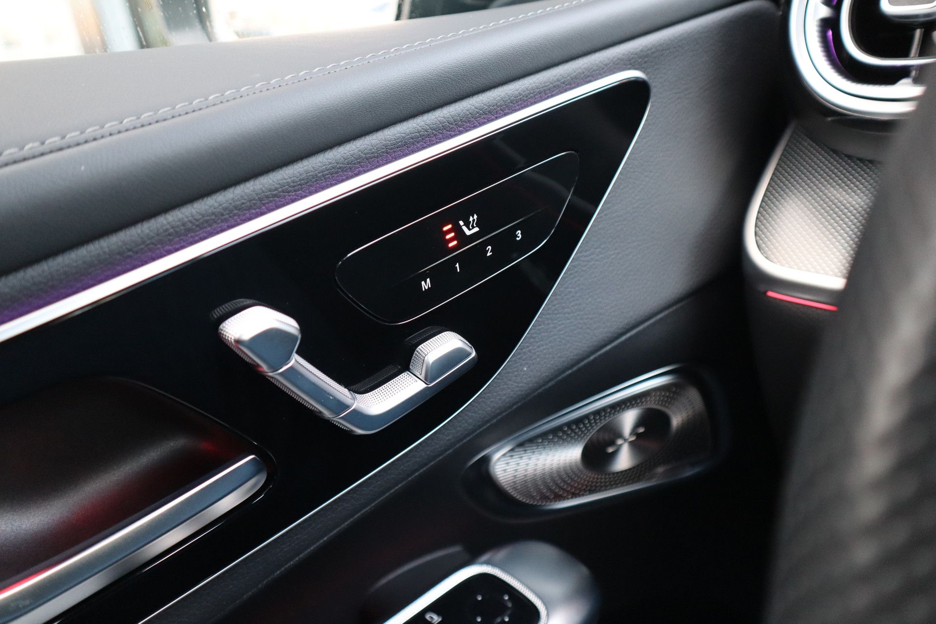 Afbeelding Mercedes-Benz GLC 200 4MATIC | AMG-Line, Luchtvering, Achterasbest., Rij-ass. pakket, Burmester, Pano, Memory, Stoelverwarming, Digital Light