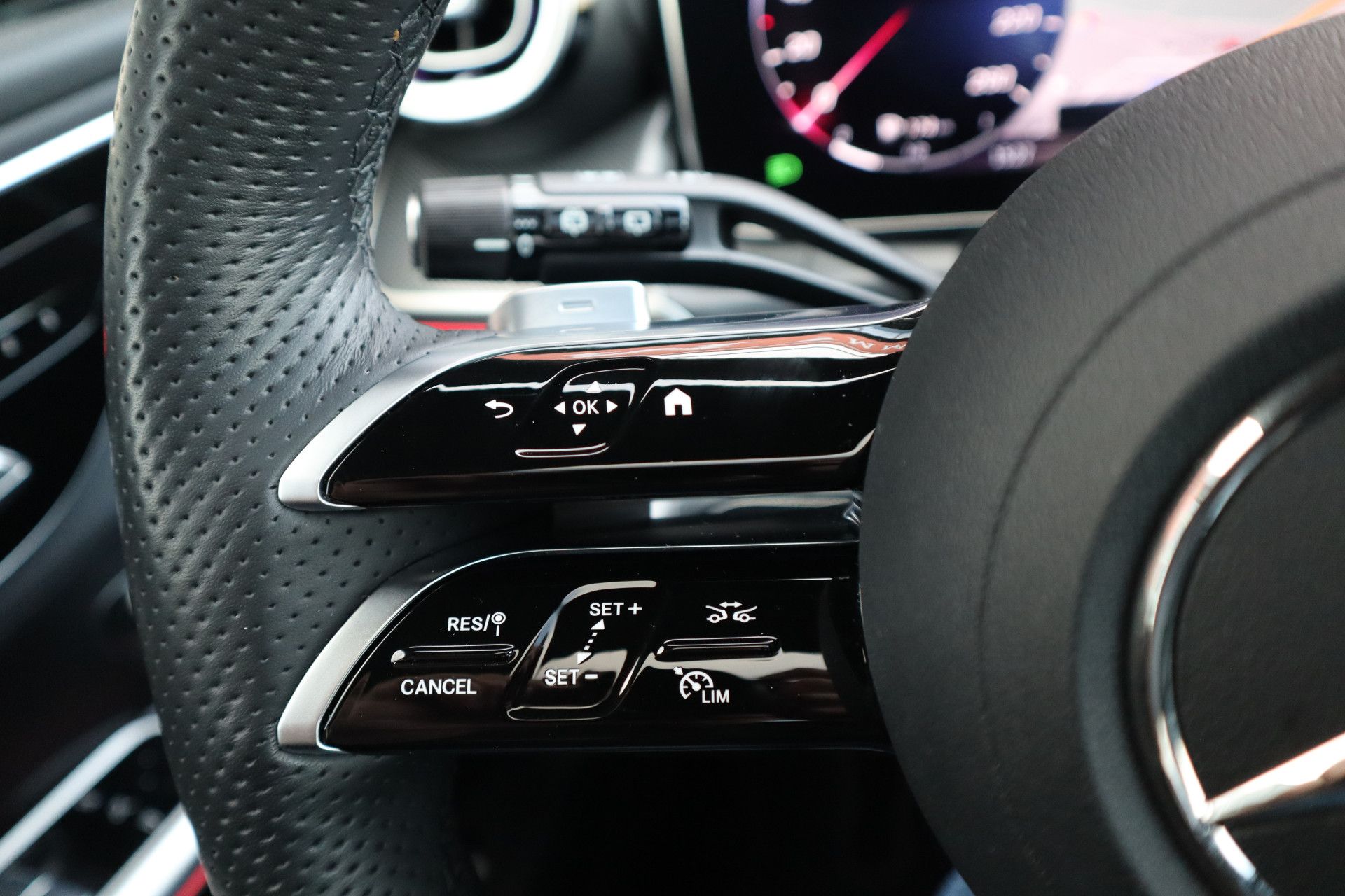 Afbeelding Mercedes-Benz GLC 200 4MATIC | AMG-Line, Luchtvering, Achterasbest., Rij-ass. pakket, Burmester, Pano, Memory, Stoelverwarming, Digital Light