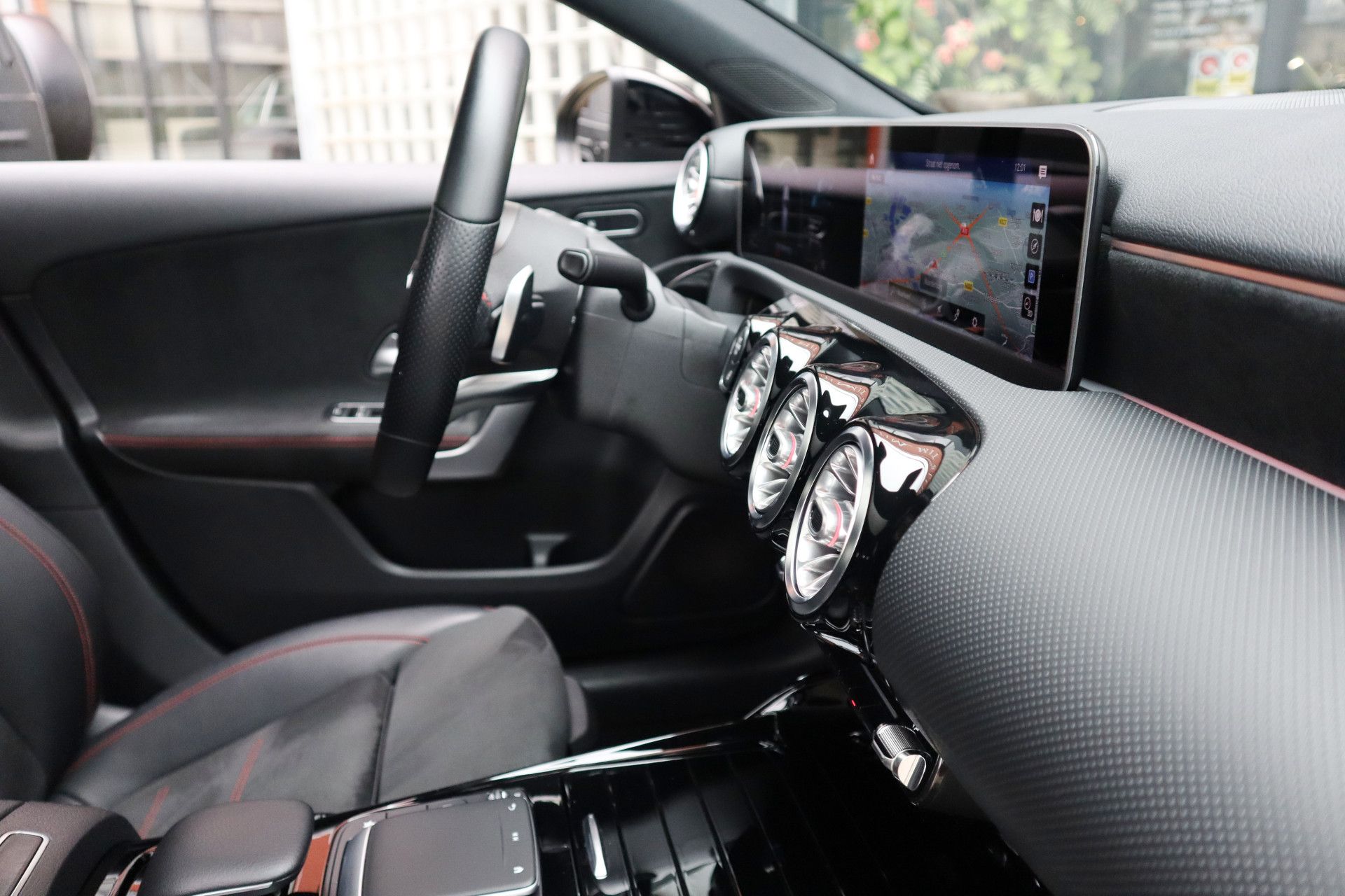 Afbeelding Mercedes-AMG A-Klasse 35  4MATIC | Night-pakket, Panoramadak, Stoelverwarming, Achteruitrijcamera, Spoorassistent