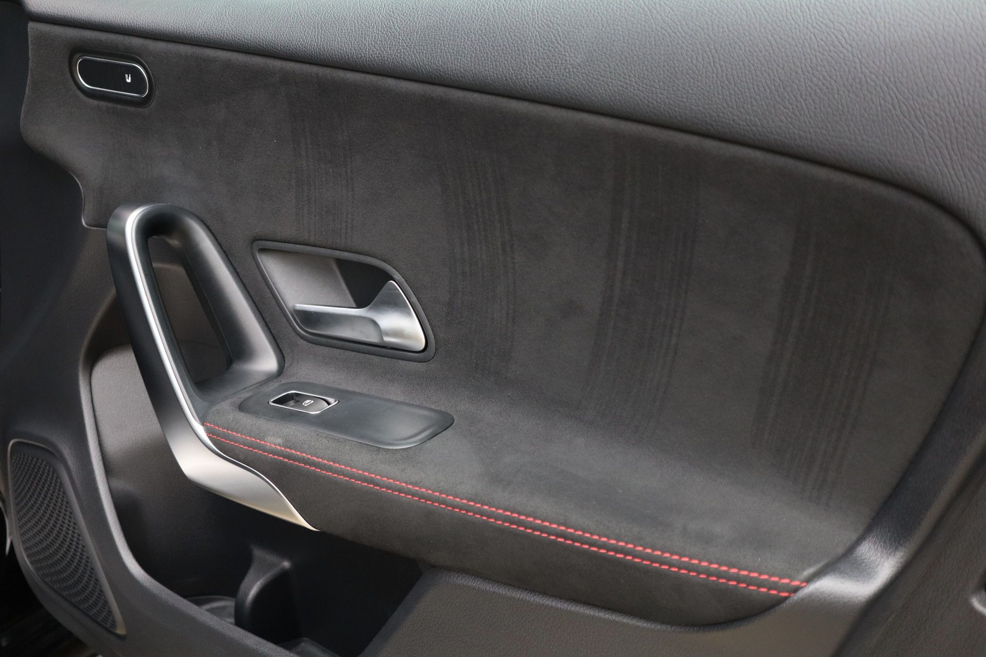 Afbeelding Mercedes-AMG A-Klasse 35  4MATIC | Night-pakket, Panoramadak, Stoelverwarming, Achteruitrijcamera, Spoorassistent