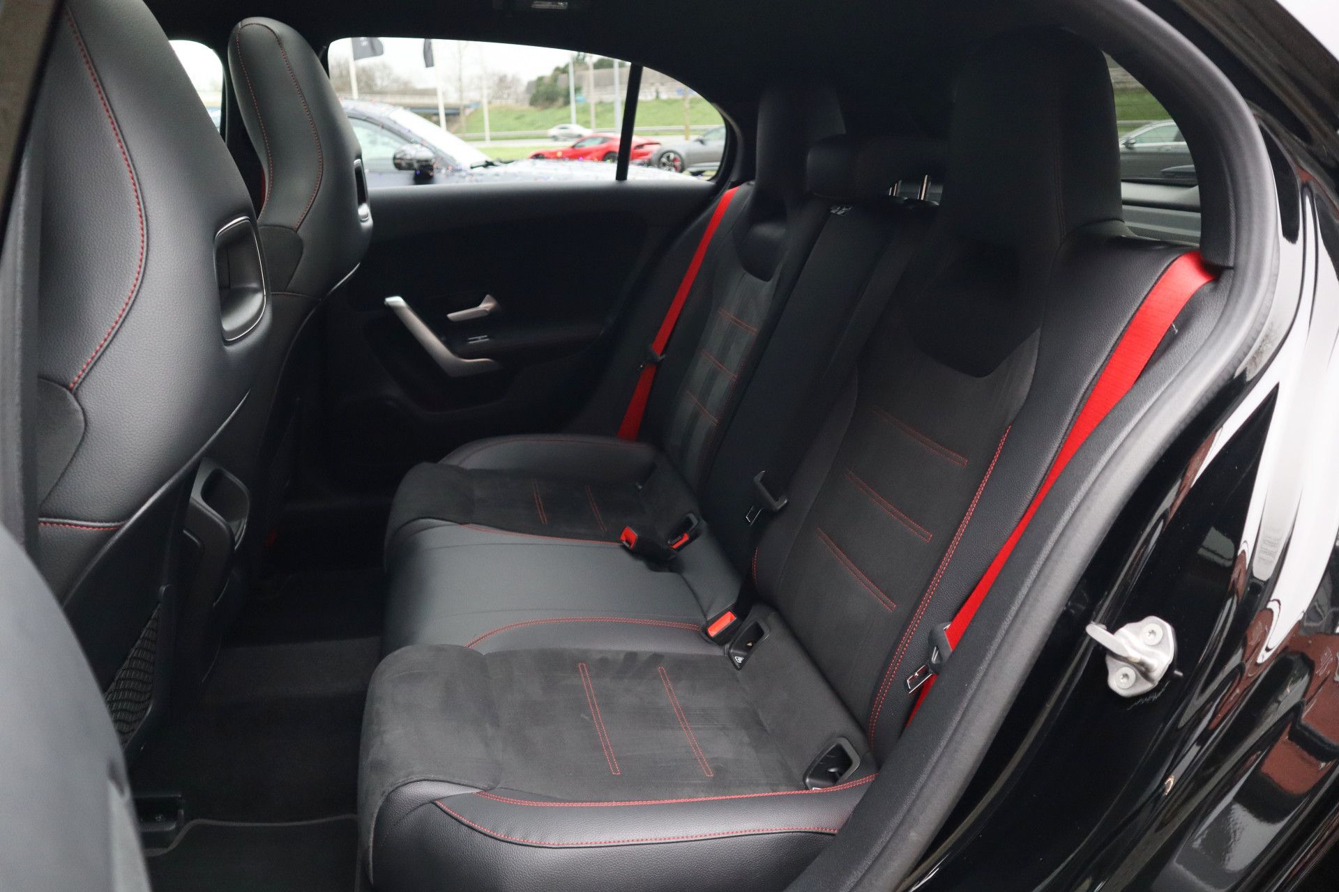 Afbeelding Mercedes-AMG A-Klasse 35  4MATIC | Night-pakket, Panoramadak, Stoelverwarming, Achteruitrijcamera, Spoorassistent