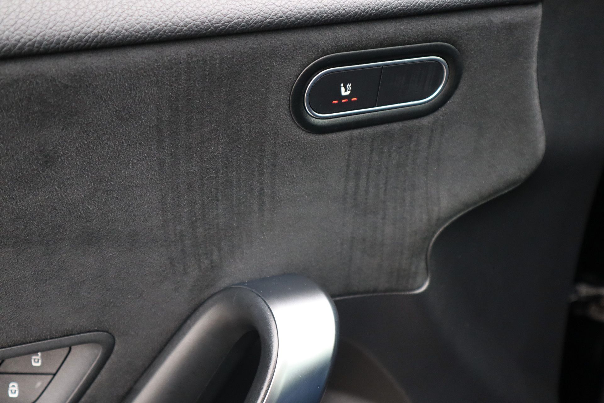 Afbeelding Mercedes-AMG A-Klasse 35  4MATIC | Night-pakket, Panoramadak, Stoelverwarming, Achteruitrijcamera, Spoorassistent