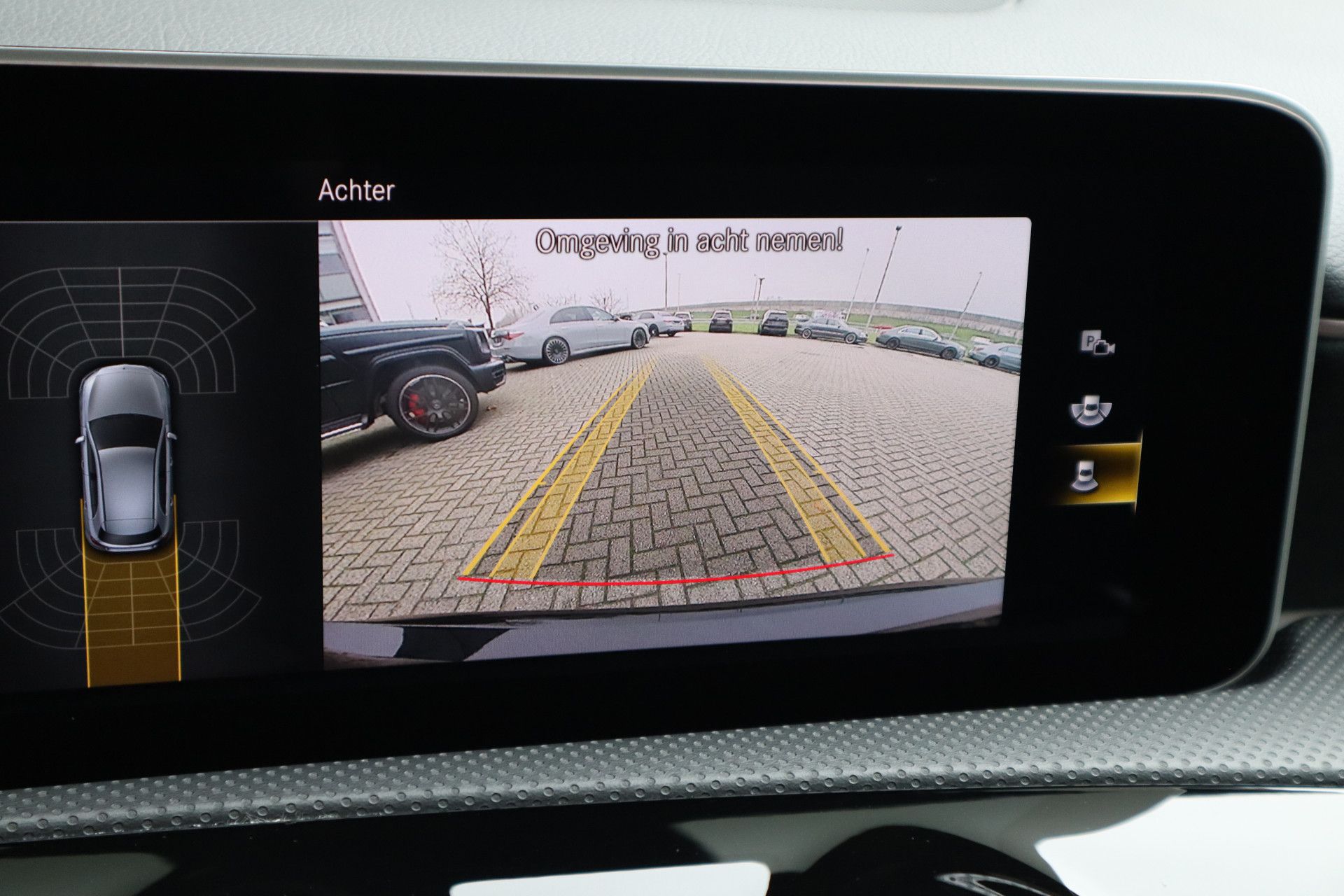 Afbeelding Mercedes-AMG A-Klasse 35  4MATIC | Night-pakket, Panoramadak, Stoelverwarming, Achteruitrijcamera, Spoorassistent
