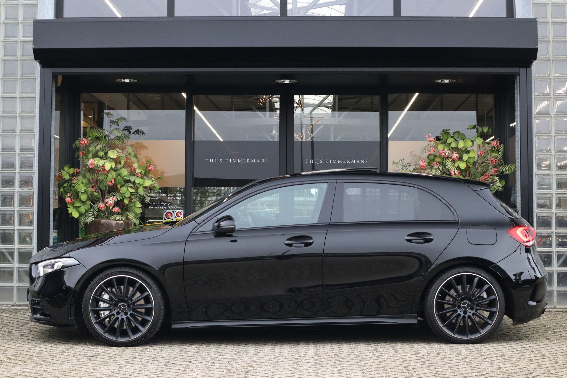 Afbeelding Mercedes-AMG A-Klasse 35  4MATIC | Night-pakket, Panoramadak, Stoelverwarming, Achteruitrijcamera, Spoorassistent