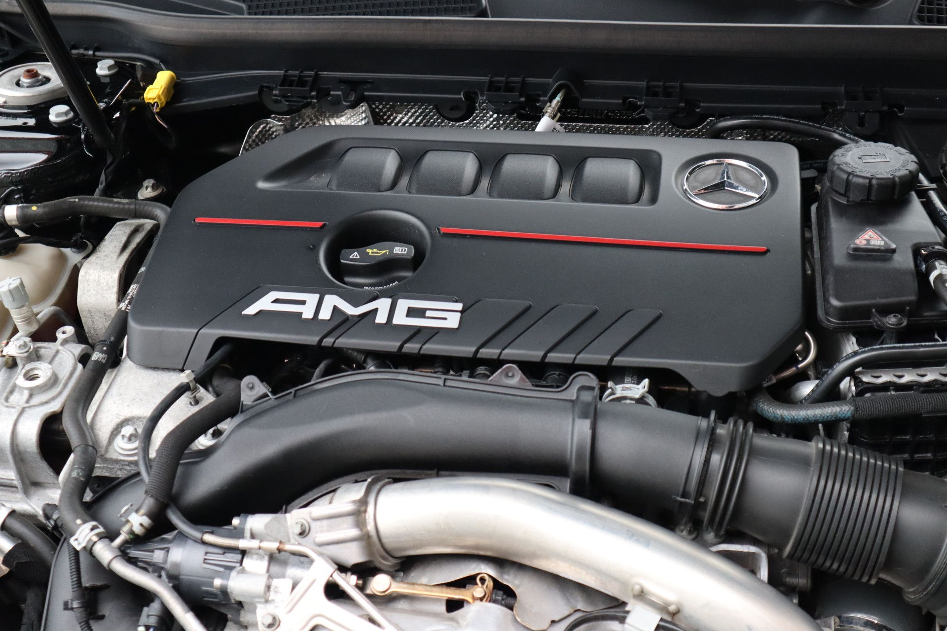 Afbeelding Mercedes-AMG A-Klasse 35  4MATIC | Night-pakket, Panoramadak, Stoelverwarming, Achteruitrijcamera, Spoorassistent