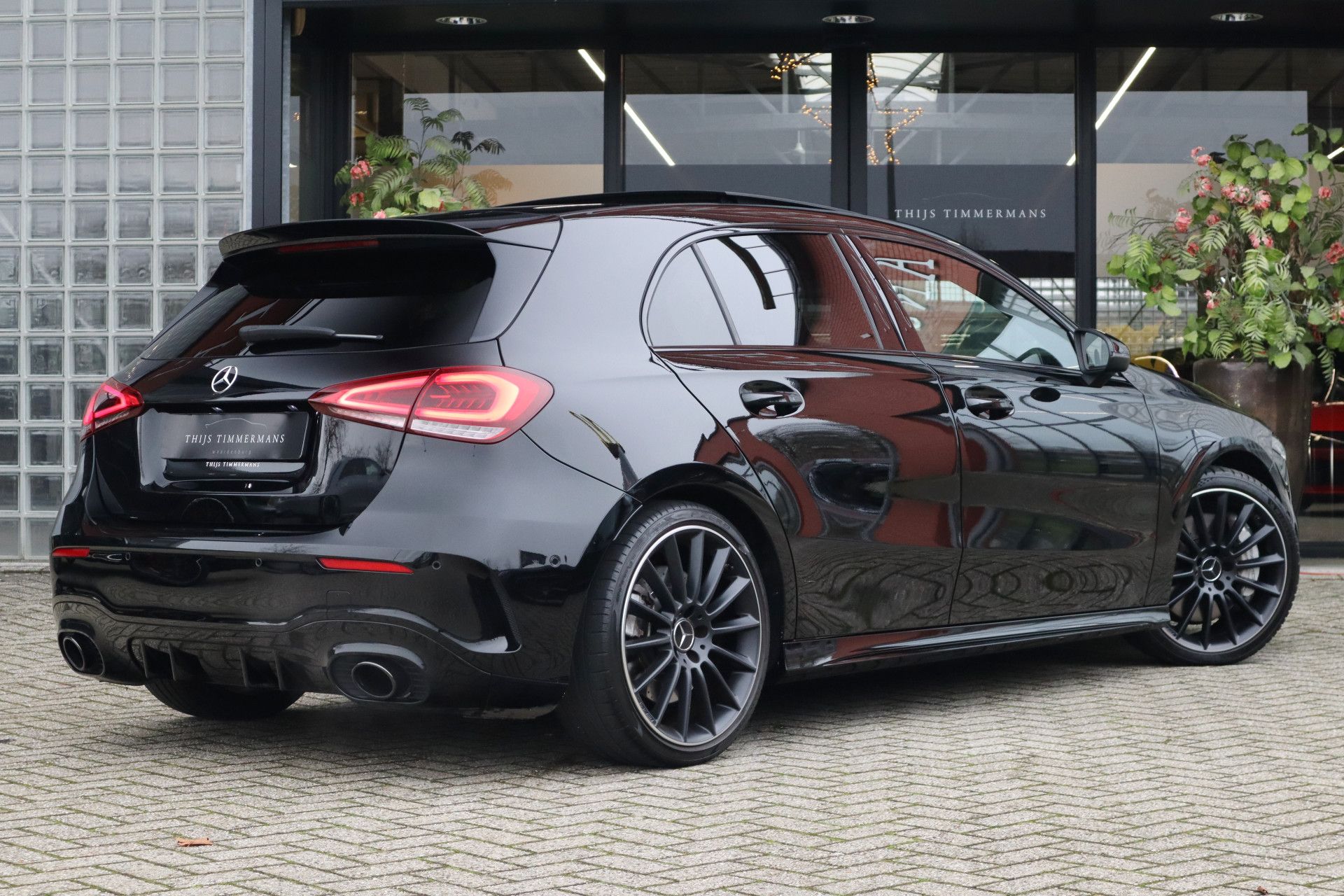 Afbeelding Mercedes-AMG A-Klasse 35  4MATIC | Night-pakket, Panoramadak, Stoelverwarming, Achteruitrijcamera, Spoorassistent