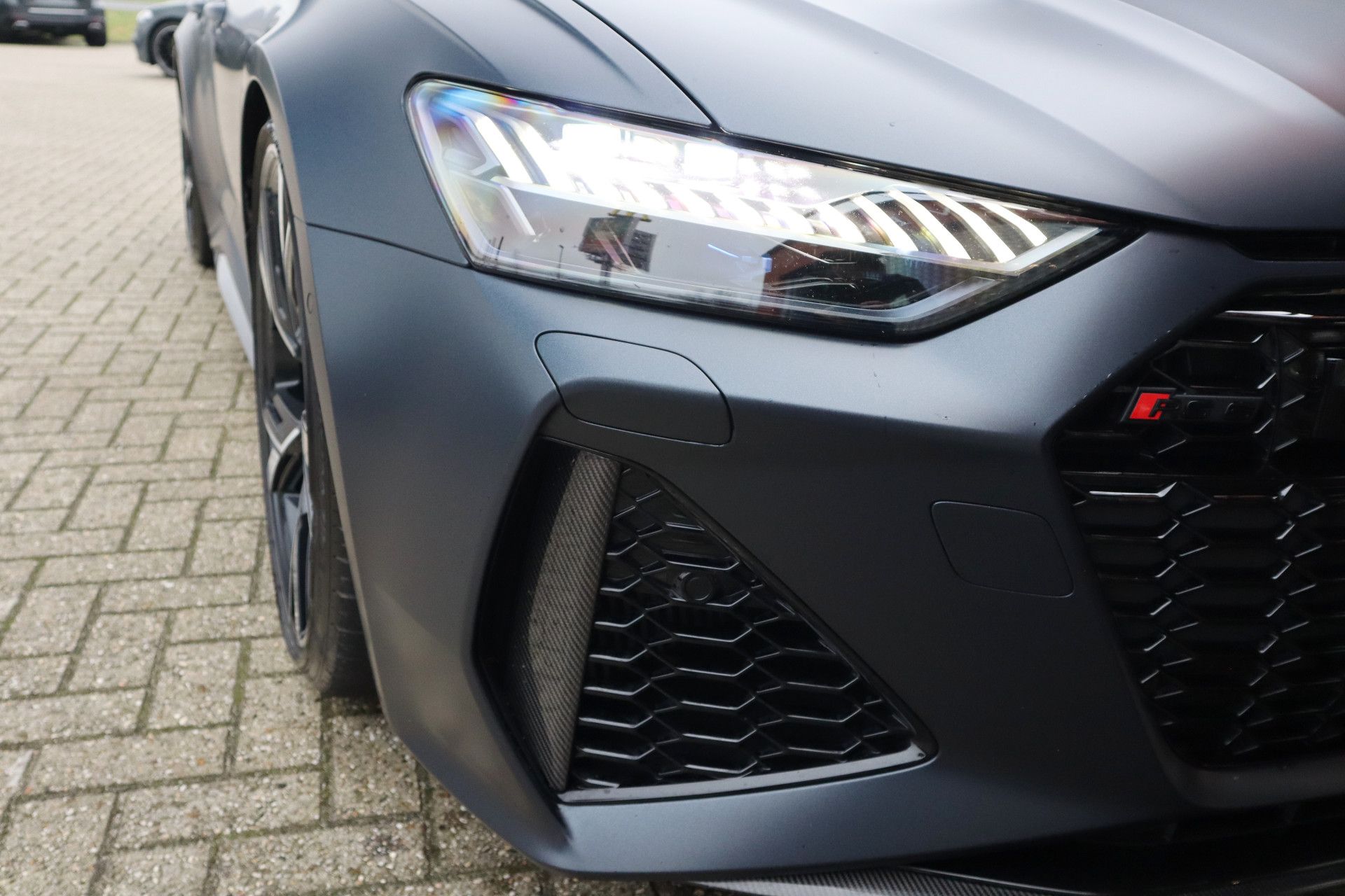 Afbeelding Audi RS6 Avant TFSI quattro | Milltek, Keramisch, Carbon in/ex, B&O, Panoramadak, Zitklima, Adaptive Cruise Control, Zonweringspakket, Wrap matblauw