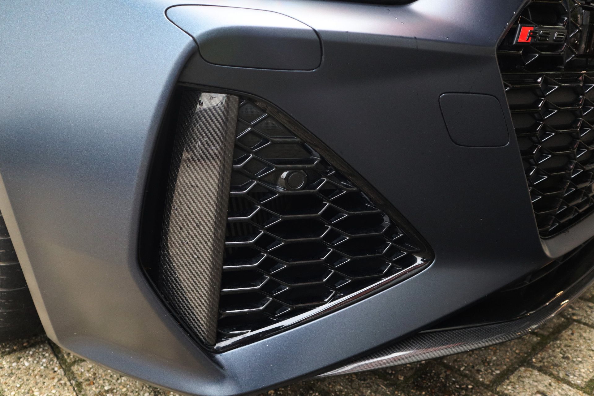 Afbeelding Audi RS6 Avant TFSI quattro | Milltek, Keramisch, Carbon in/ex, B&O, Panoramadak, Zitklima, Adaptive Cruise Control, Zonweringspakket, Wrap matblauw