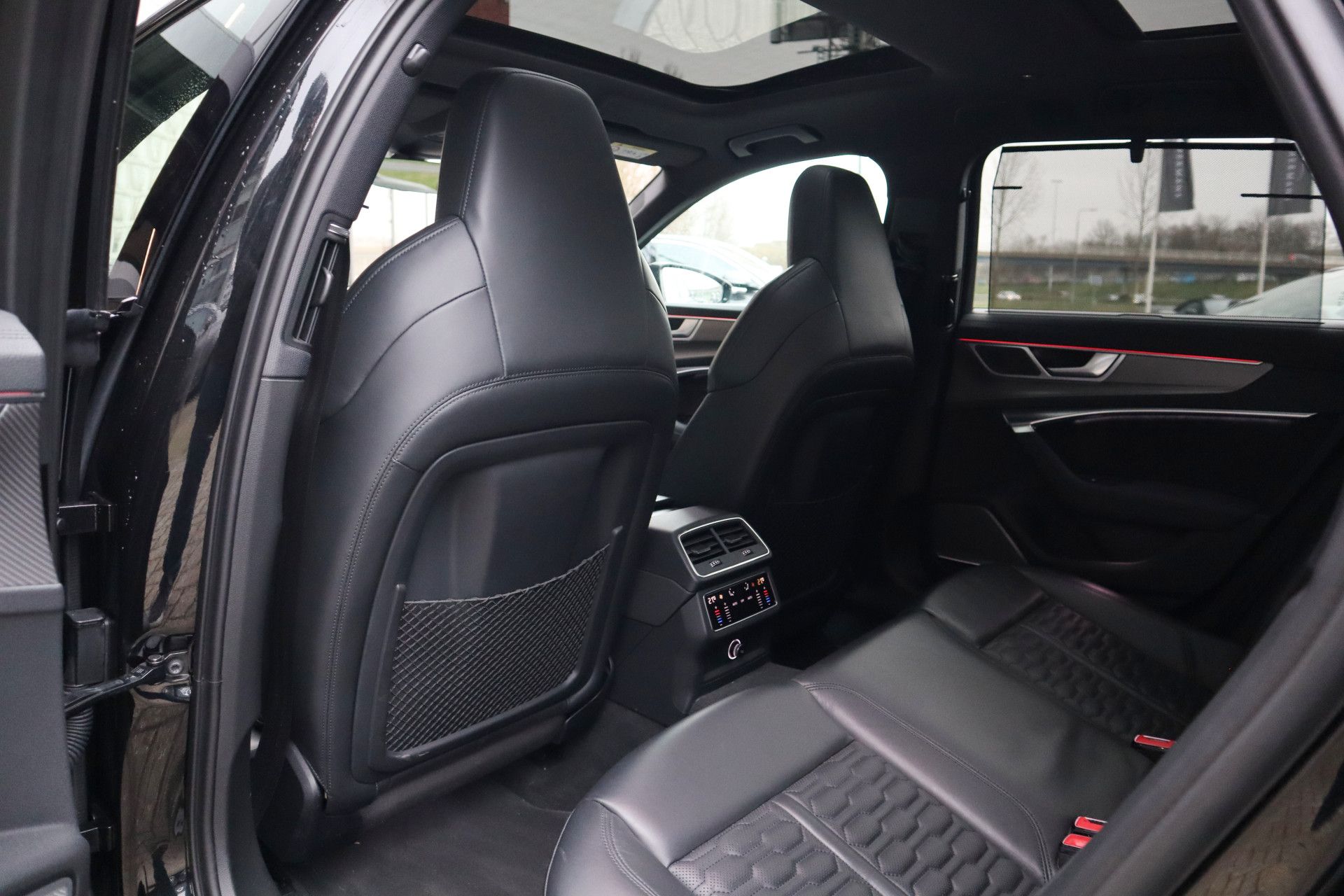 Afbeelding Audi RS6 Avant TFSI quattro | Milltek, Keramisch, Carbon in/ex, B&O, Panoramadak, Zitklima, Adaptive Cruise Control, Zonweringspakket, Wrap matblauw