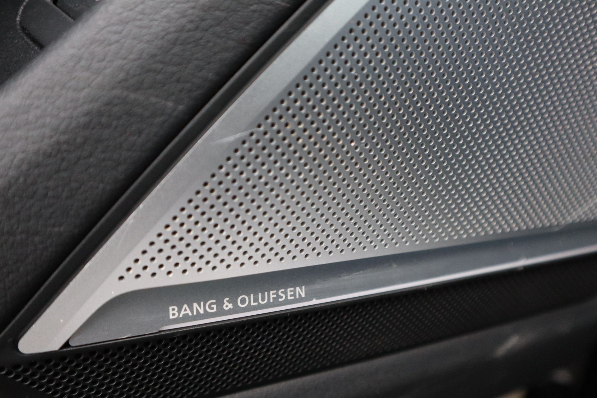 Afbeelding Audi RS6 Avant TFSI quattro | Milltek, Keramisch, Carbon in/ex, B&O, Panoramadak, Zitklima, Adaptive Cruise Control, Zonweringspakket, Wrap matblauw