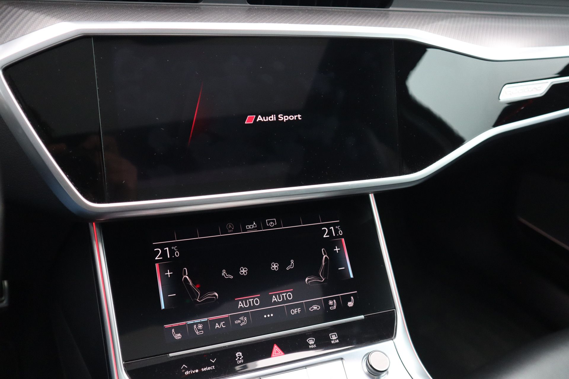 Afbeelding Audi RS6 Avant TFSI quattro | Milltek, Keramisch, Carbon in/ex, B&O, Panoramadak, Zitklima, Adaptive Cruise Control, Zonweringspakket, Wrap matblauw