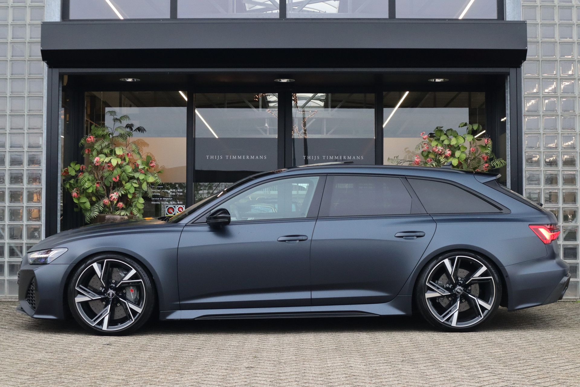 Afbeelding Audi RS6 Avant TFSI quattro | Milltek, Keramisch, Carbon in/ex, B&O, Panoramadak, Zitklima, Adaptive Cruise Control, Zonweringspakket, Wrap matblauw