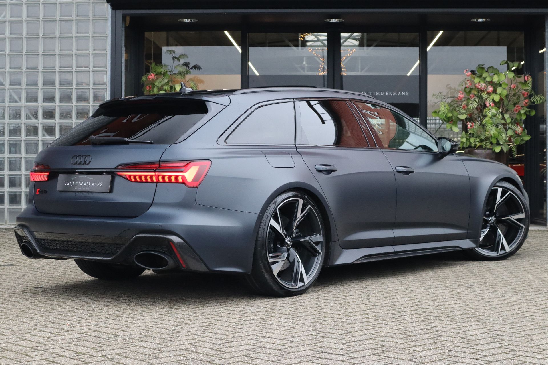 Afbeelding Audi RS6 Avant TFSI quattro | Milltek, Keramisch, Carbon in/ex, B&O, Panoramadak, Zitklima, Adaptive Cruise Control, Zonweringspakket, Wrap matblauw