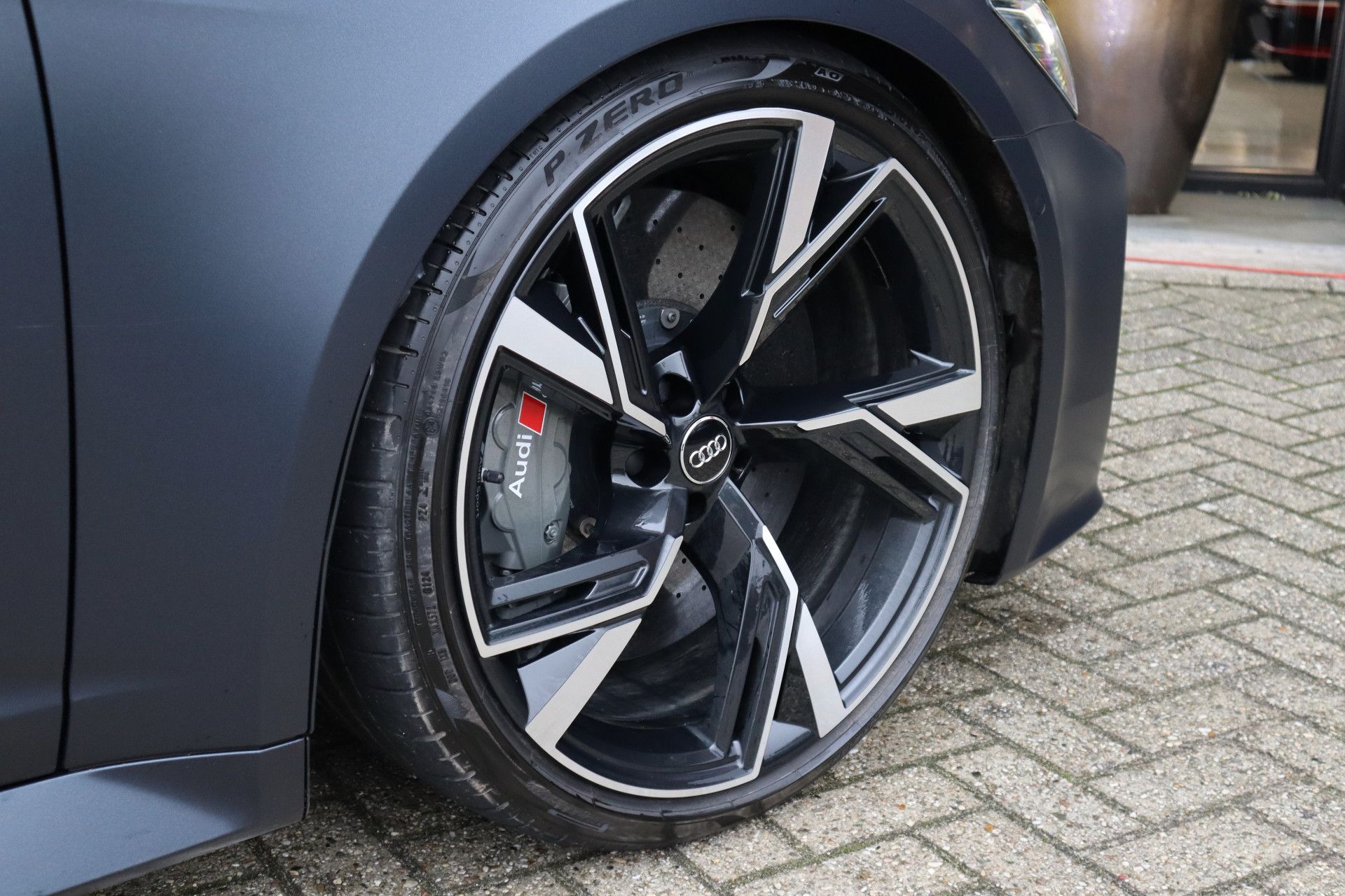 Afbeelding Audi RS6 Avant TFSI quattro | Milltek, Keramisch, Carbon in/ex, B&O, Panoramadak, Zitklima, Adaptive Cruise Control, Zonweringspakket, Wrap matblauw