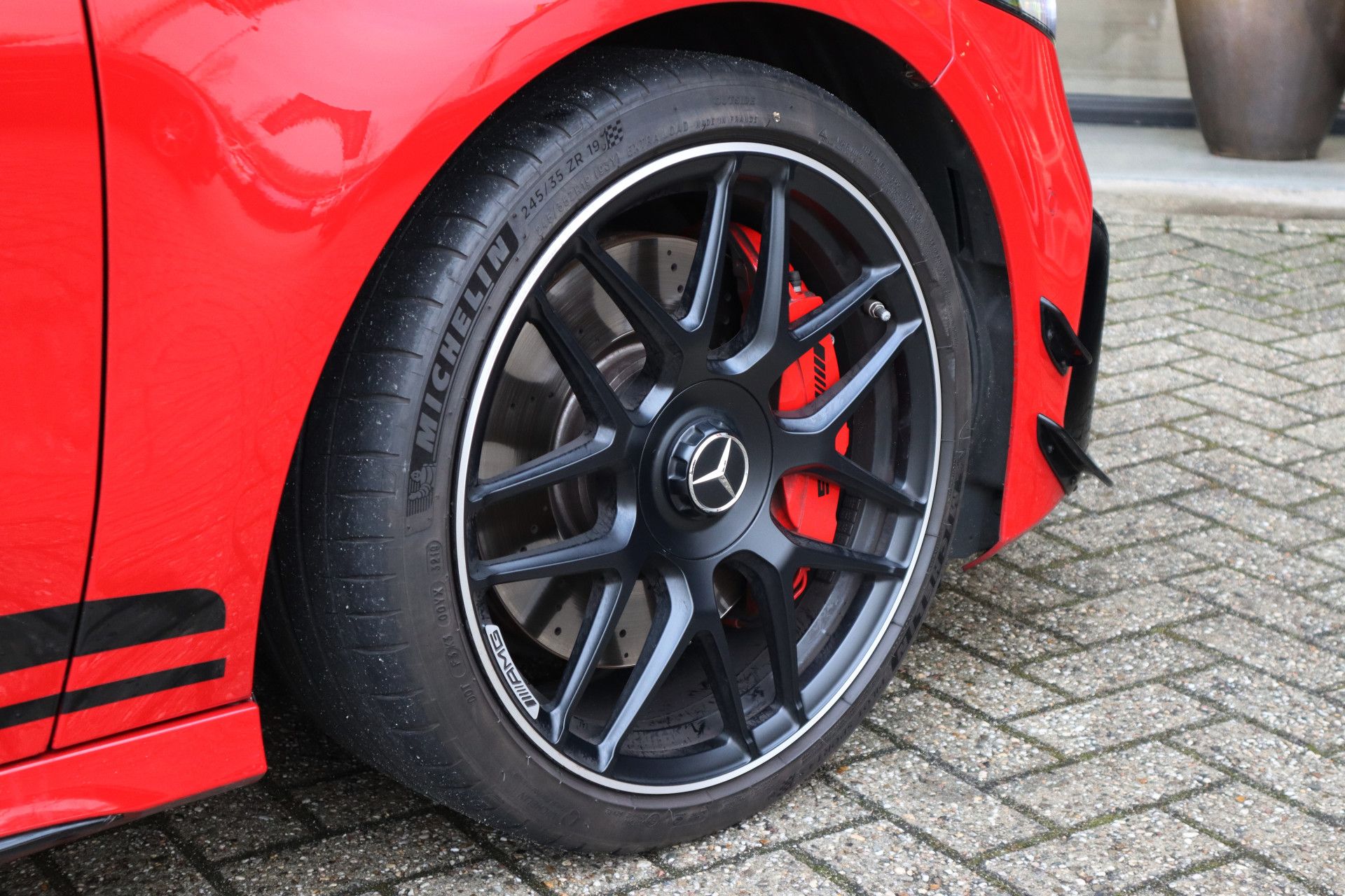 Afbeelding Mercedes-AMG A-Klasse 45 S  4MATIC+ | Akrapovic uitlaat, Perf. stoelen, Driver's Package, Aerodynamica-pakket, Pano, Rij-assistentie pakket, Memory, Stoelverwarming, Head-up display