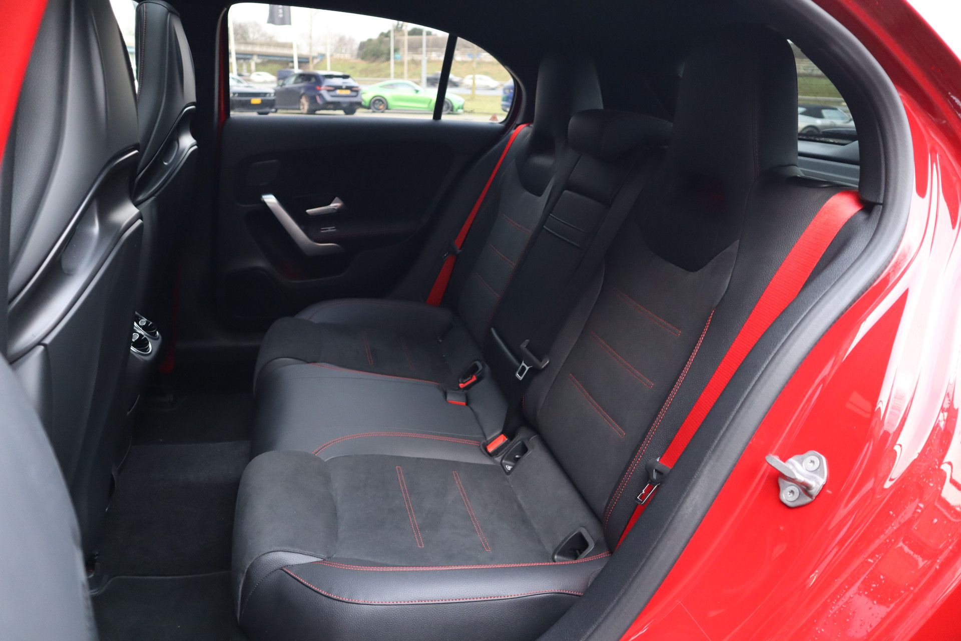 Afbeelding Mercedes-AMG A-Klasse 45 S  4MATIC+ | Akrapovic uitlaat, Perf. stoelen, Driver's Package, Aerodynamica-pakket, Pano, Rij-assistentie pakket, Memory, Stoelverwarming, Head-up display