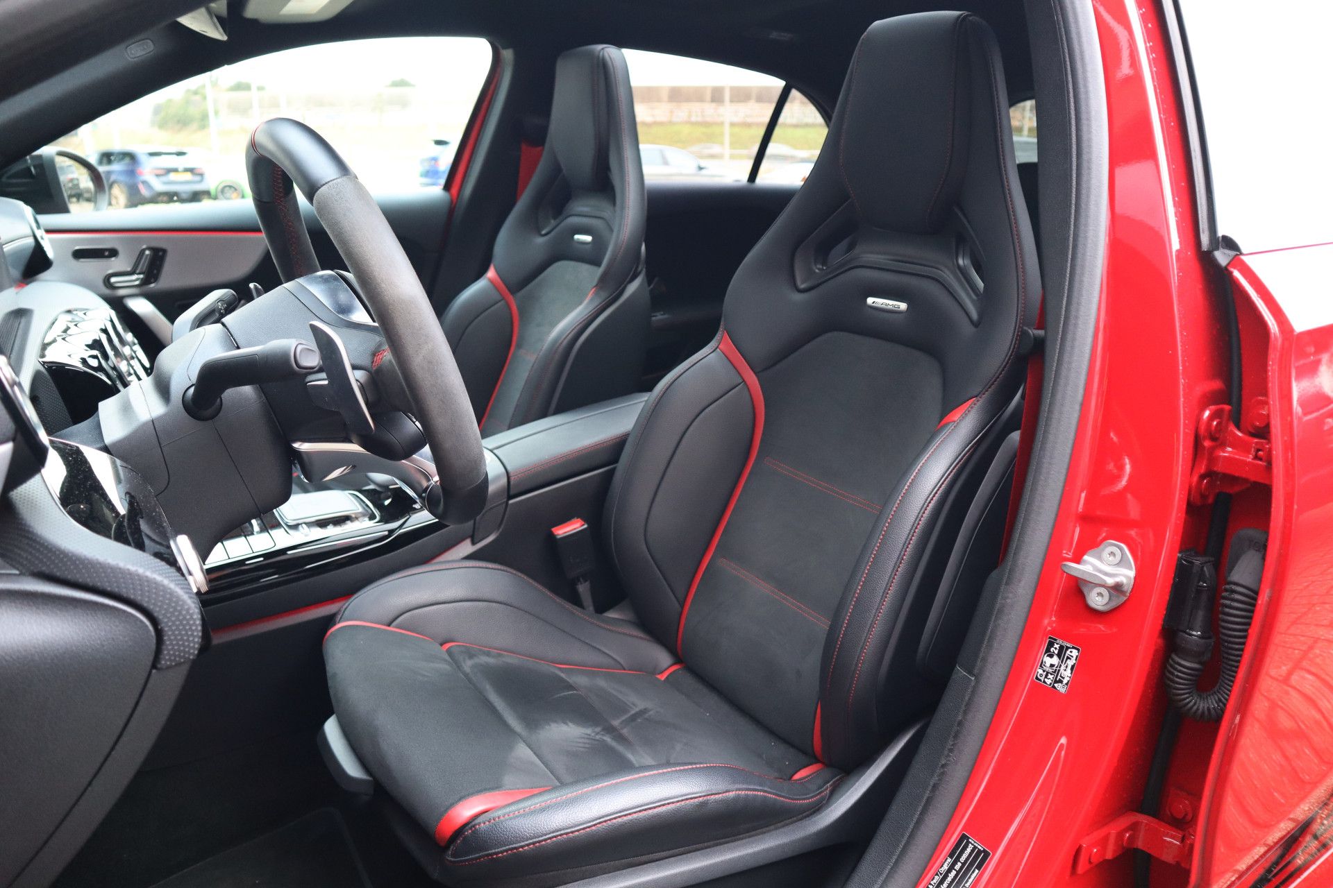 Afbeelding Mercedes-AMG A-Klasse 45 S  4MATIC+ | Akrapovic uitlaat, Perf. stoelen, Driver's Package, Aerodynamica-pakket, Pano, Rij-assistentie pakket, Memory, Stoelverwarming, Head-up display