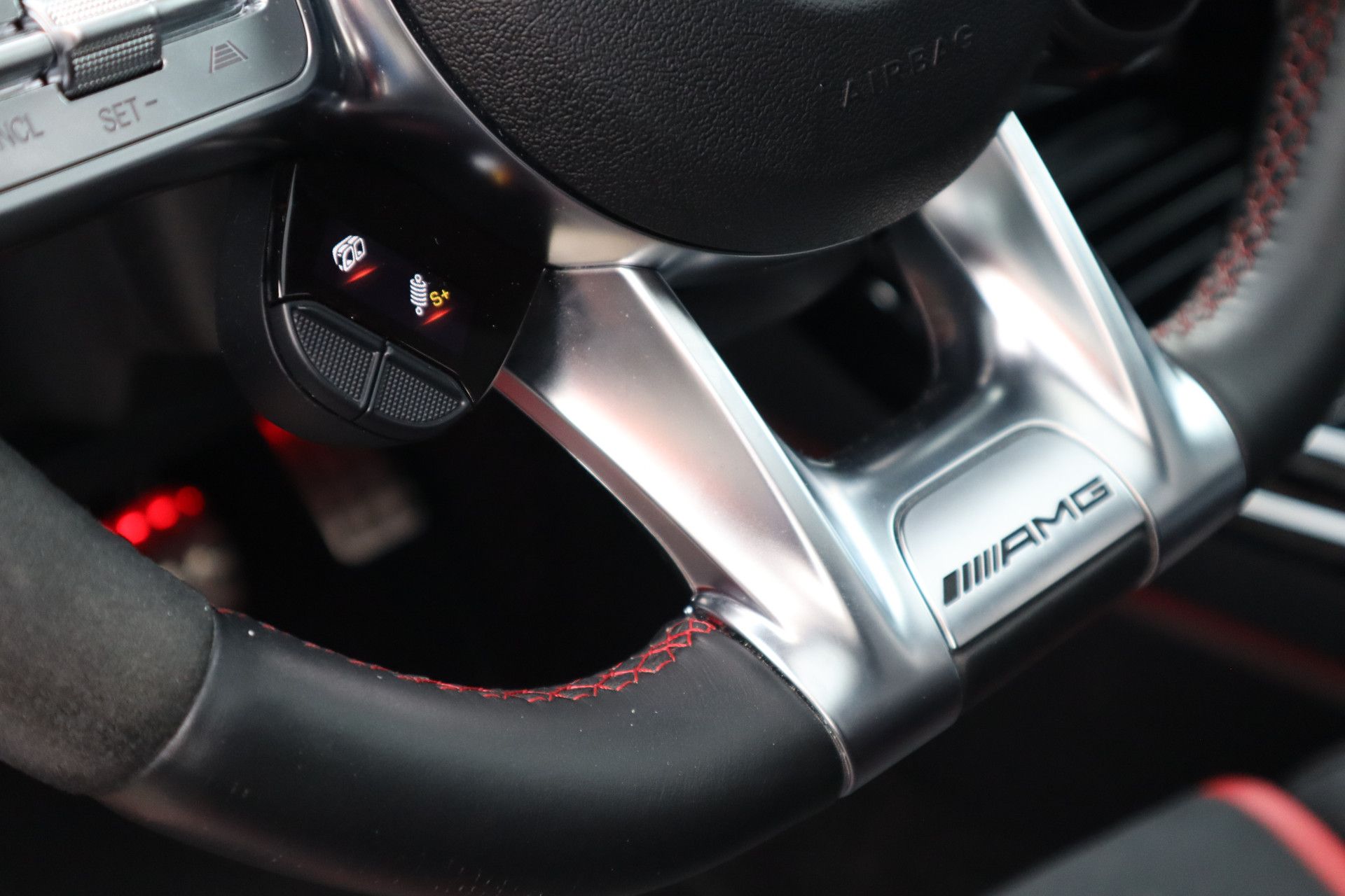 Afbeelding Mercedes-AMG A-Klasse 45 S  4MATIC+ | Akrapovic uitlaat, Perf. stoelen, Driver's Package, Aerodynamica-pakket, Pano, Rij-assistentie pakket, Memory, Stoelverwarming, Head-up display