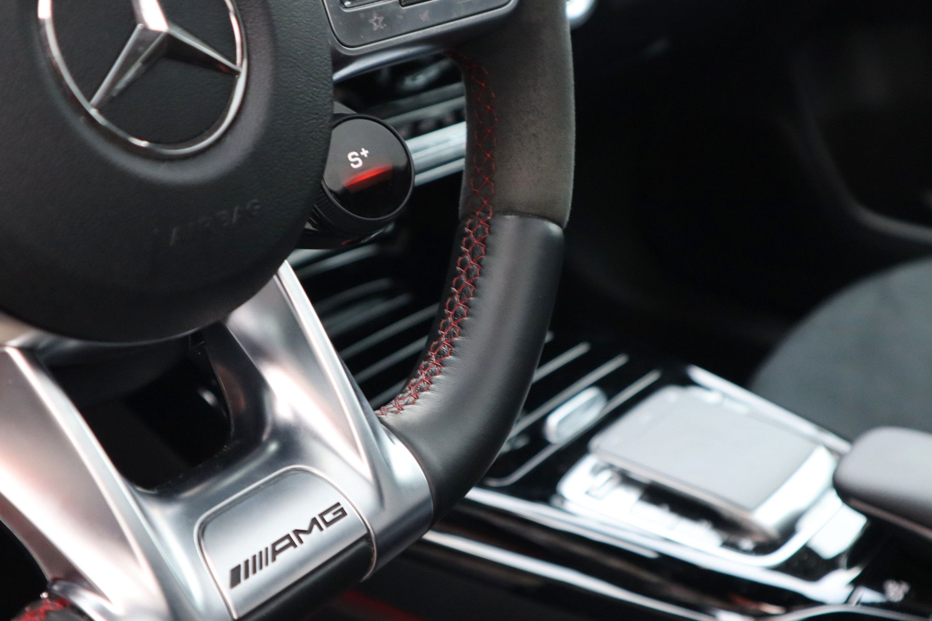 Afbeelding Mercedes-AMG A-Klasse 45 S  4MATIC+ | Akrapovic uitlaat, Perf. stoelen, Driver's Package, Aerodynamica-pakket, Pano, Rij-assistentie pakket, Memory, Stoelverwarming, Head-up display