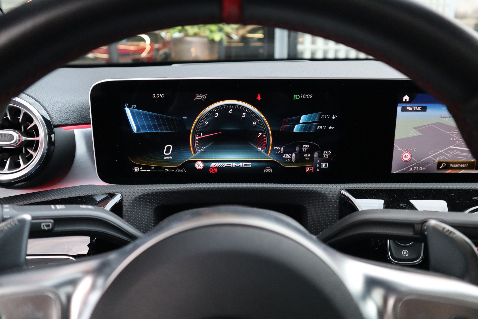 Afbeelding Mercedes-AMG A-Klasse 45 S  4MATIC+ | Akrapovic uitlaat, Perf. stoelen, Driver's Package, Aerodynamica-pakket, Pano, Rij-assistentie pakket, Memory, Stoelverwarming, Head-up display