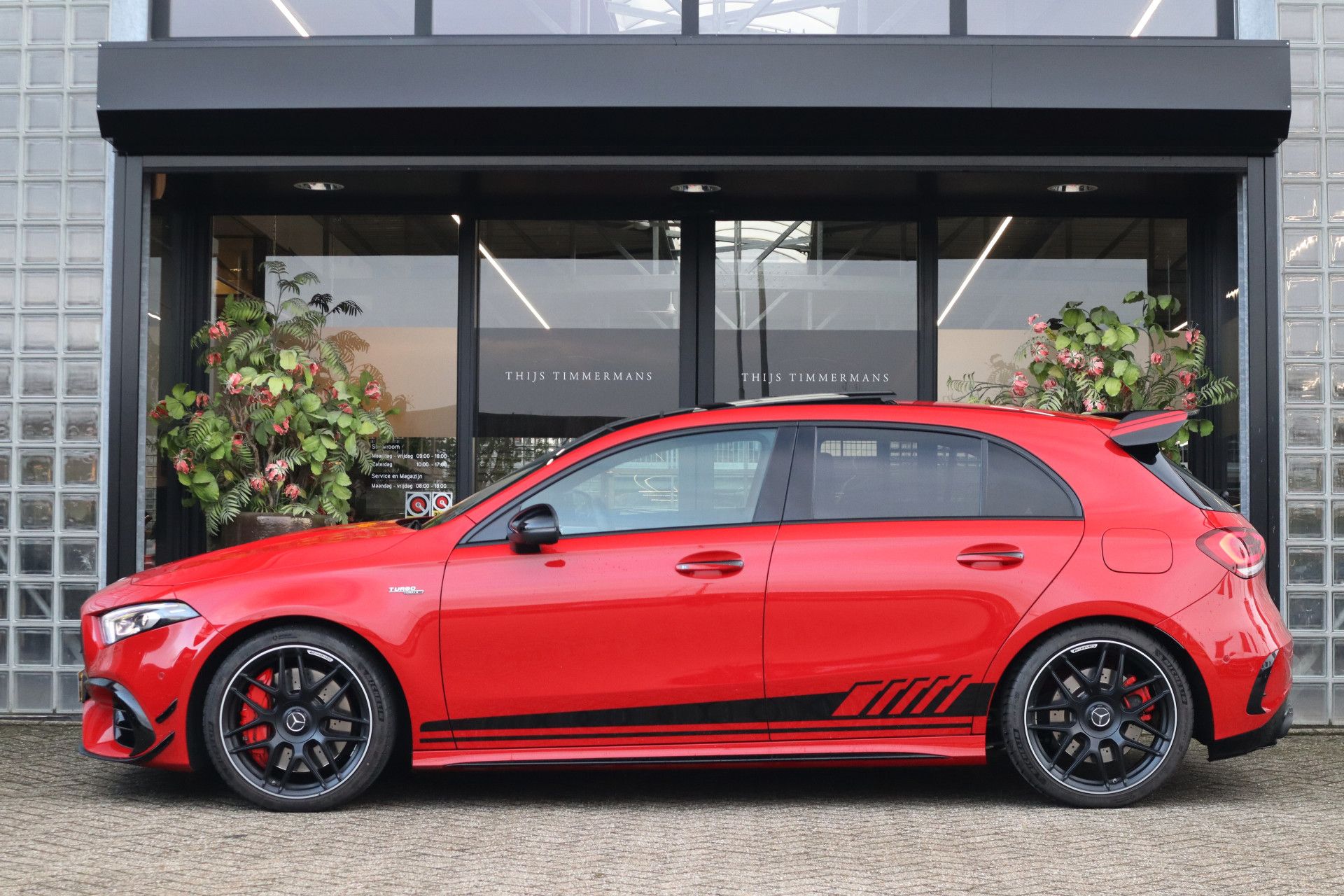 Afbeelding Mercedes-AMG A-Klasse 45 S  4MATIC+ | Akrapovic uitlaat, Perf. stoelen, Driver's Package, Aerodynamica-pakket, Pano, Rij-assistentie pakket, Memory, Stoelverwarming, Head-up display
