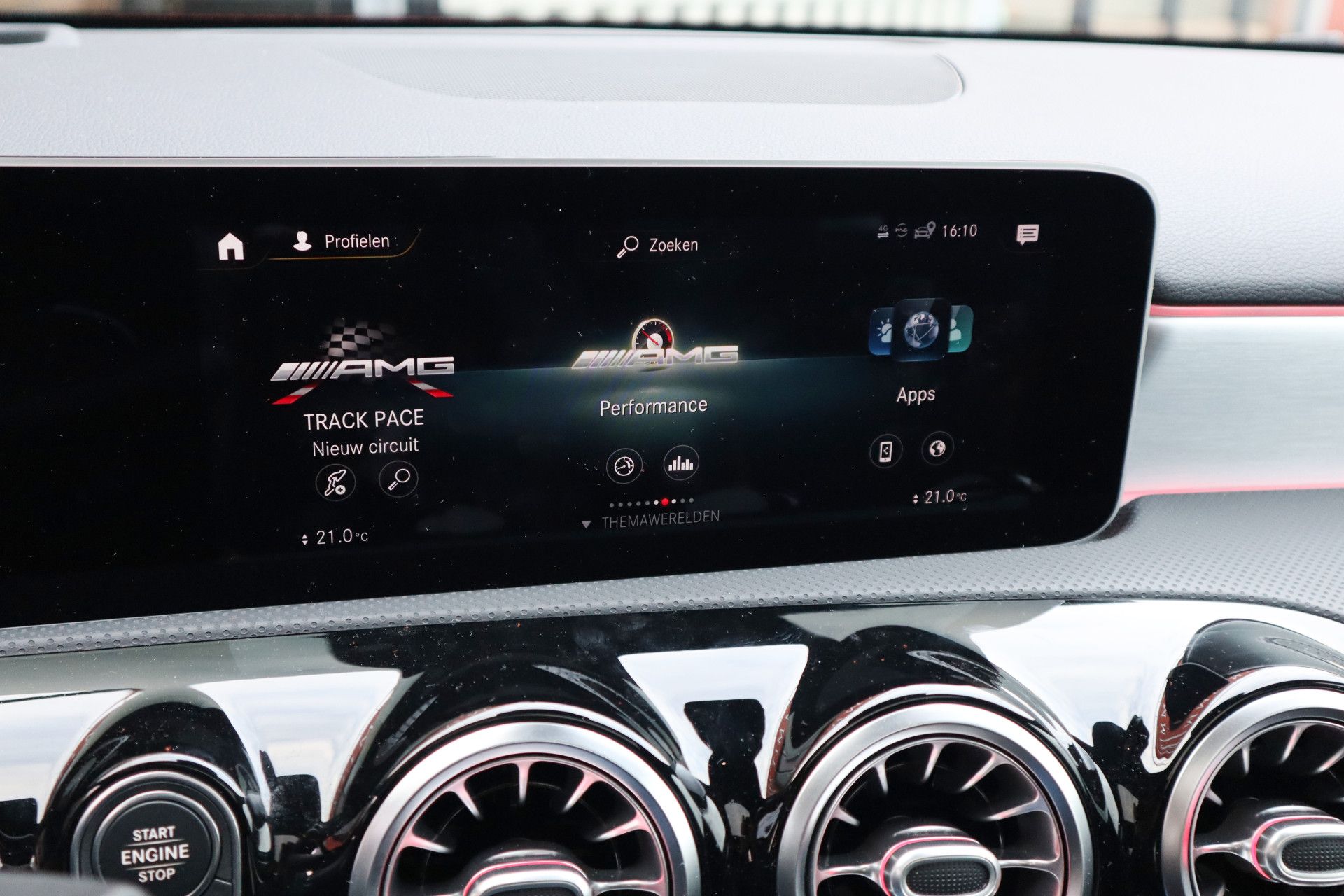 Afbeelding Mercedes-AMG A-Klasse 45 S  4MATIC+ | Akrapovic uitlaat, Perf. stoelen, Driver's Package, Aerodynamica-pakket, Pano, Rij-assistentie pakket, Memory, Stoelverwarming, Head-up display
