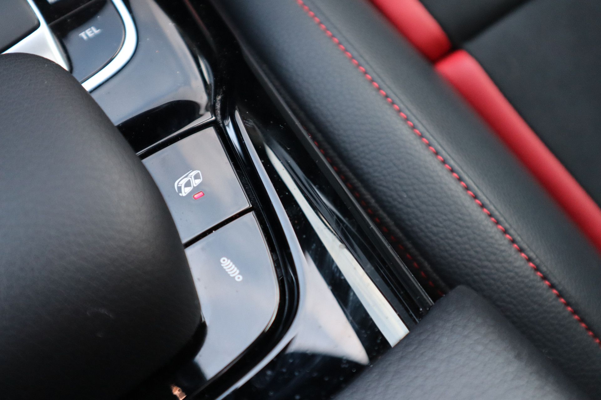 Afbeelding Mercedes-AMG A-Klasse 45 S  4MATIC+ | Akrapovic uitlaat, Perf. stoelen, Driver's Package, Aerodynamica-pakket, Pano, Rij-assistentie pakket, Memory, Stoelverwarming, Head-up display