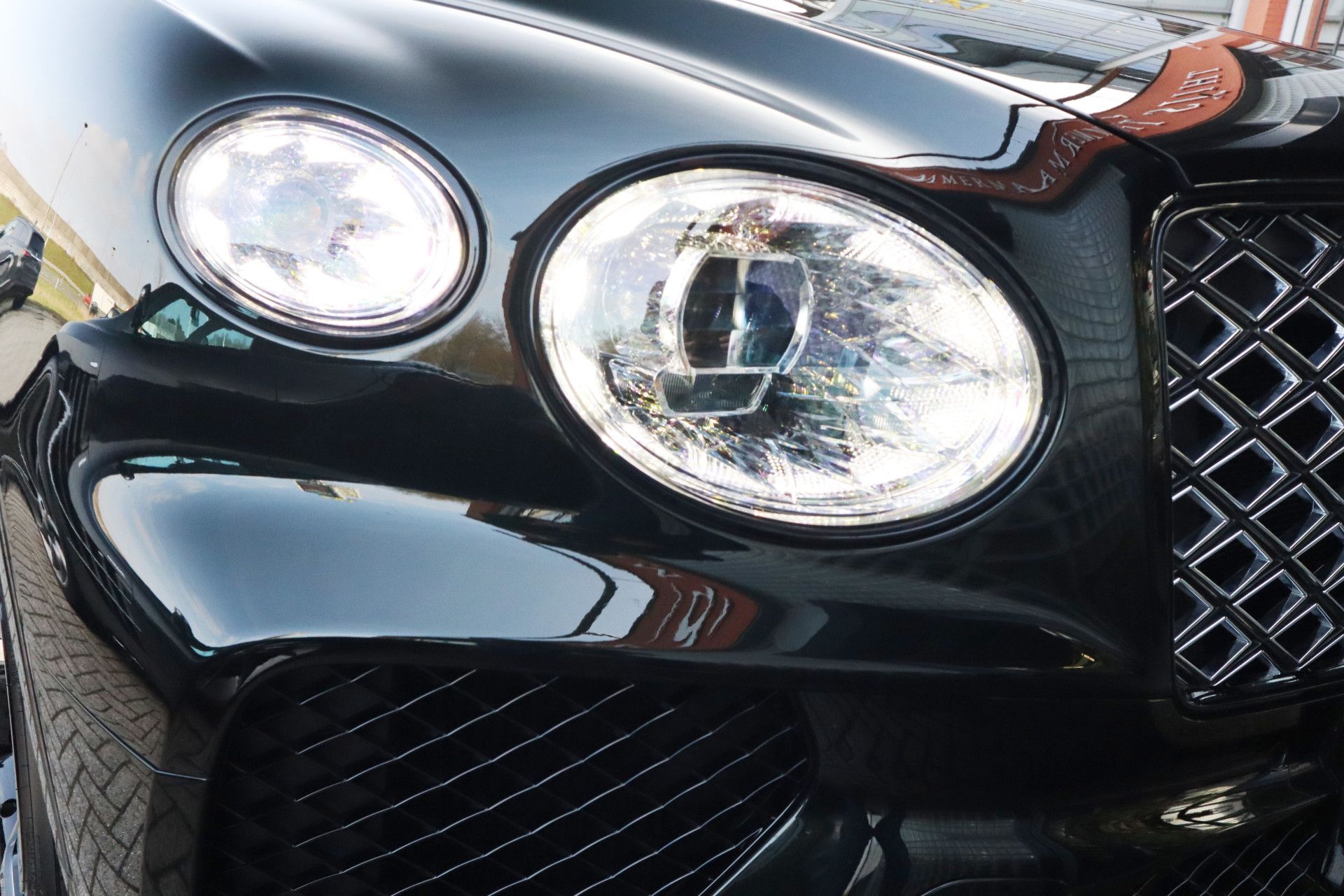 Afbeelding Bentley Bentayga S 4.0 V8 | Mulliner, Naim Audio, Carbon interieur, Massage, Nachtzicht, Panoramadak, Zitklima, Stuurverwarming, Trekhaak, Zonweringspakket