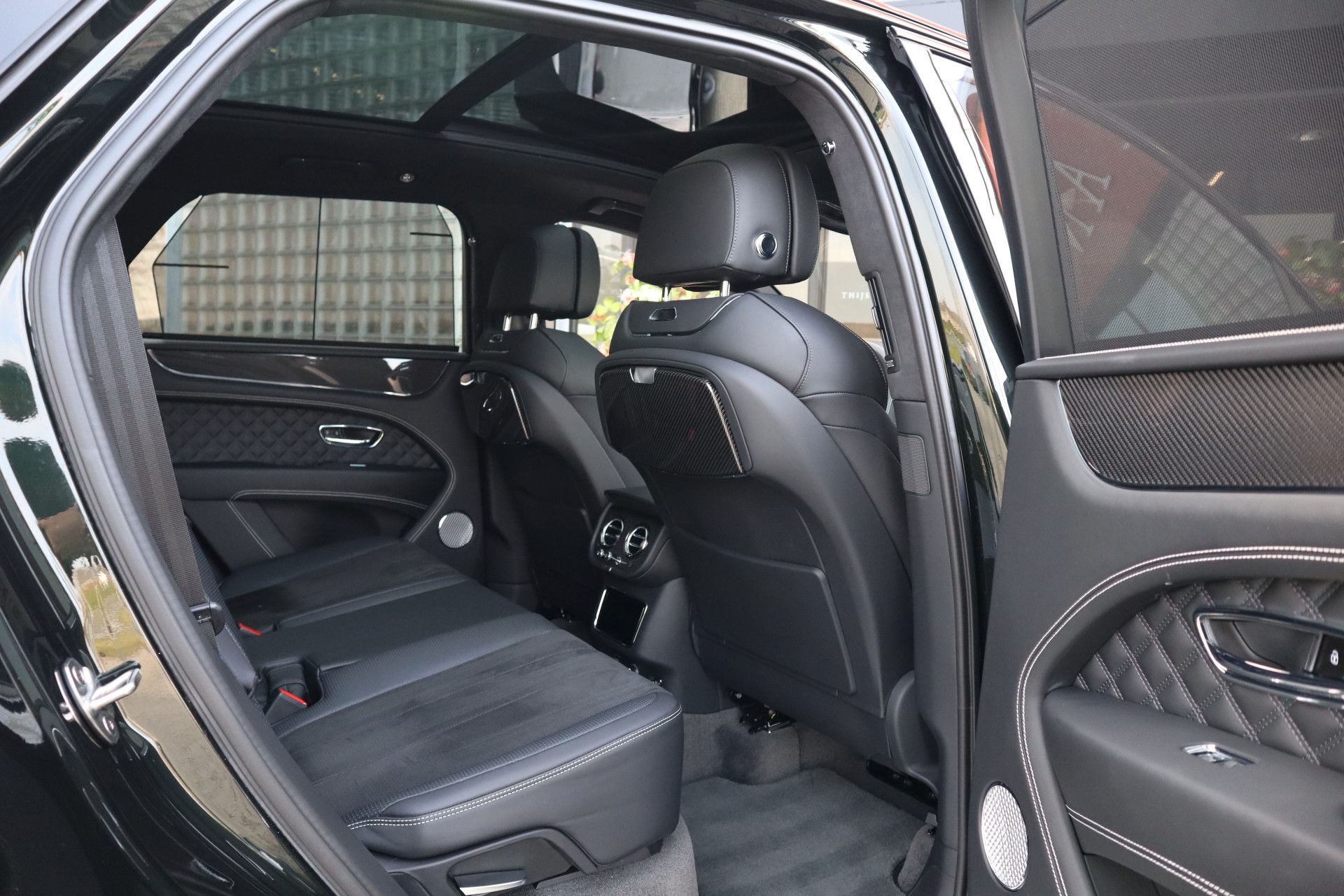 Afbeelding Bentley Bentayga S 4.0 V8 | Mulliner, Naim Audio, Carbon interieur, Massage, Nachtzicht, Panoramadak, Zitklima, Stuurverwarming, Trekhaak, Zonweringspakket