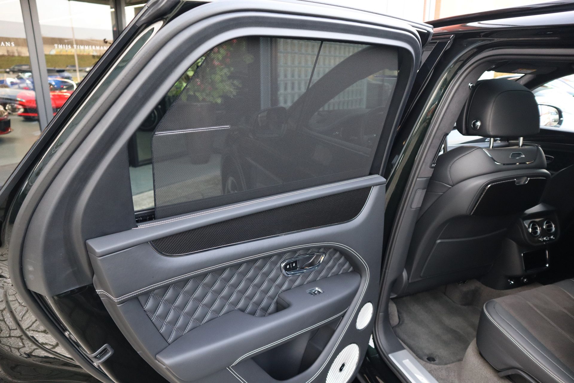 Afbeelding Bentley Bentayga S 4.0 V8 | Mulliner, Naim Audio, Carbon interieur, Massage, Nachtzicht, Panoramadak, Zitklima, Stuurverwarming, Trekhaak, Zonweringspakket